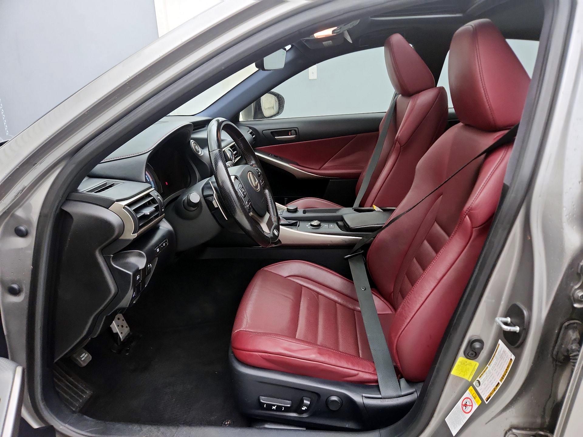 Thumbnail: 2018 Lexus IS - 11