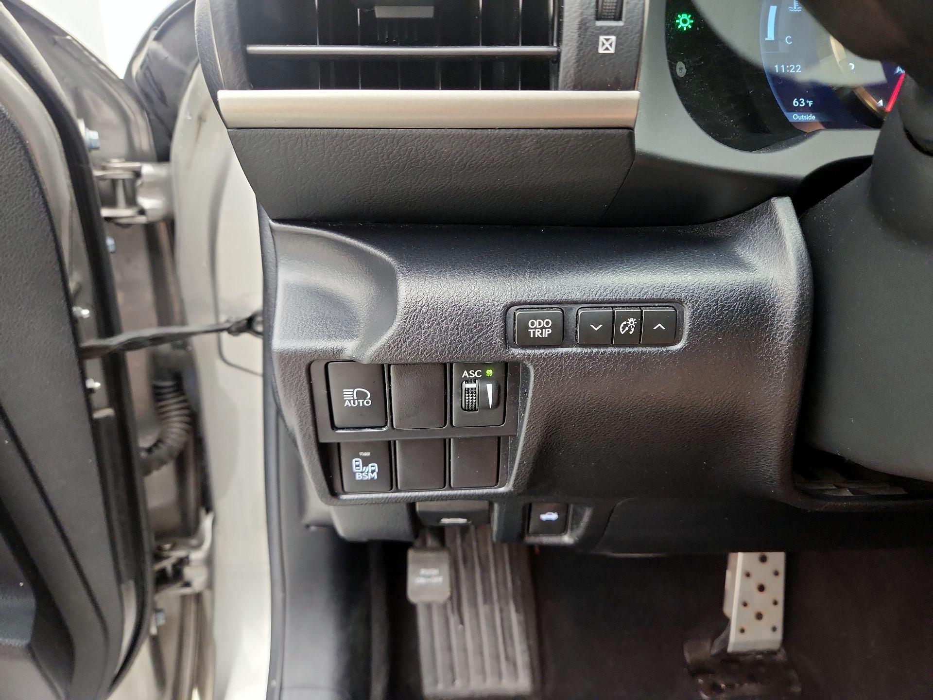 Thumbnail: 2018 Lexus IS - 13