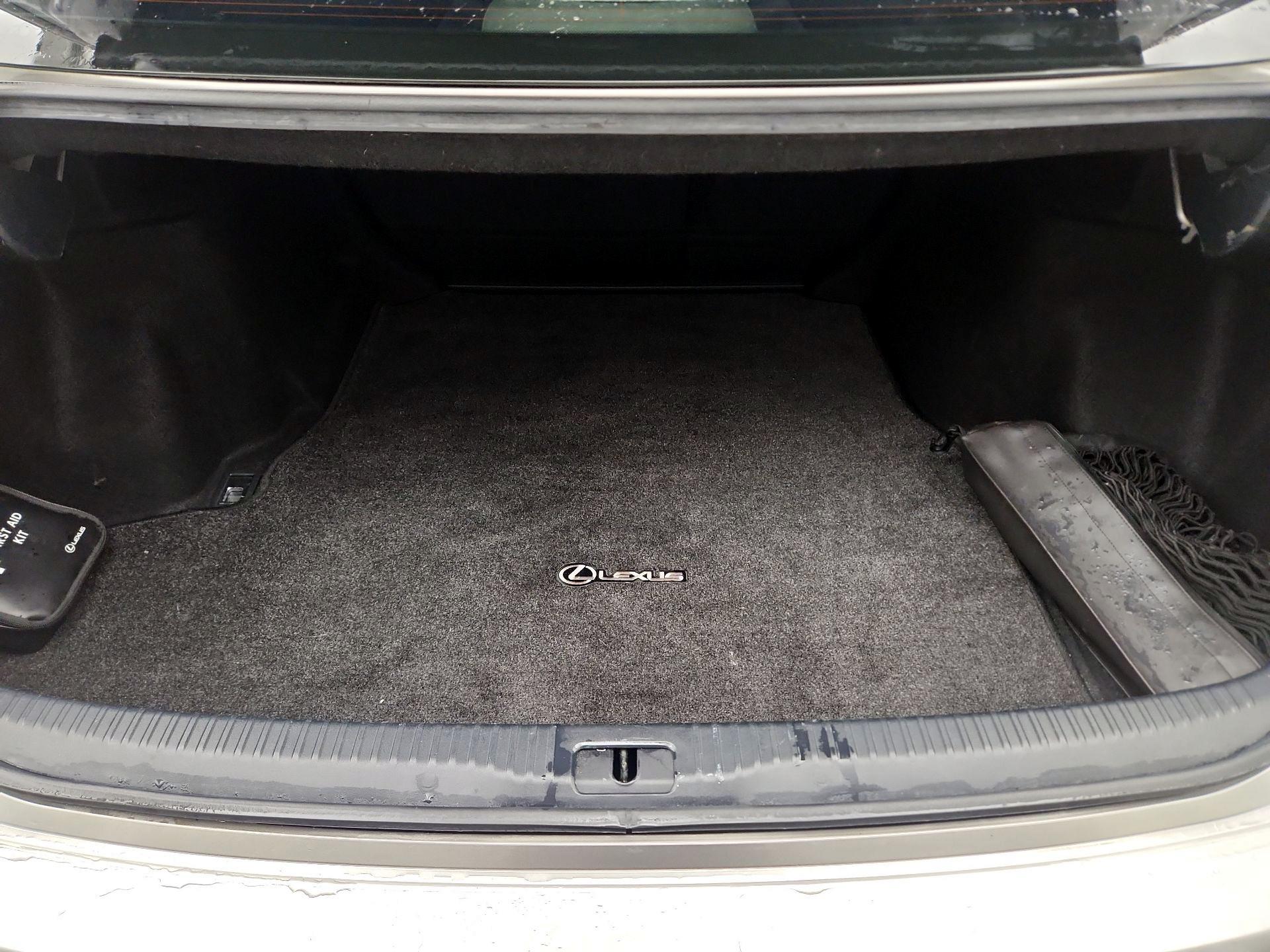 Thumbnail: 2018 Lexus IS - 20