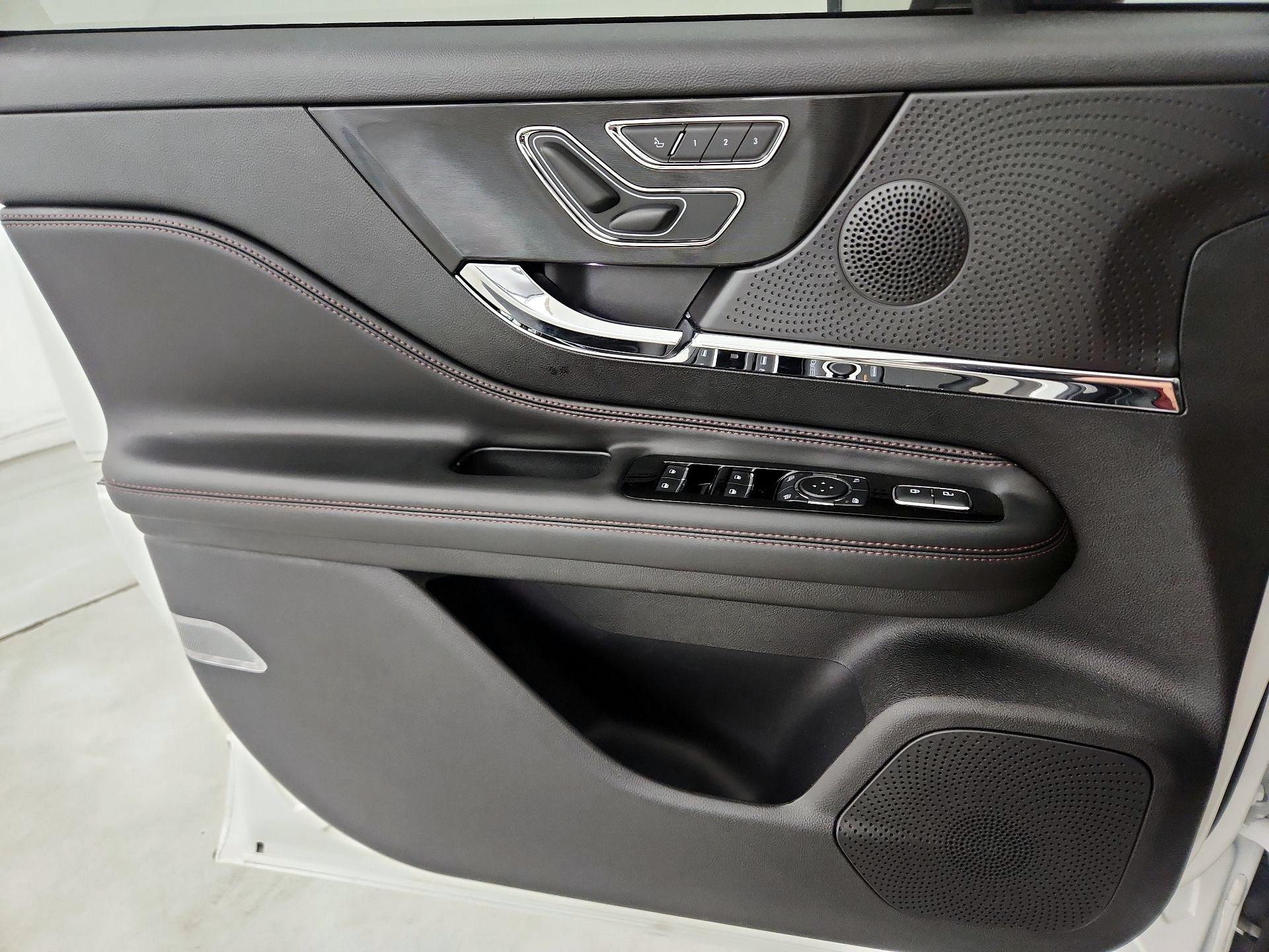 Thumbnail: 2024 Lincoln Corsair - 12