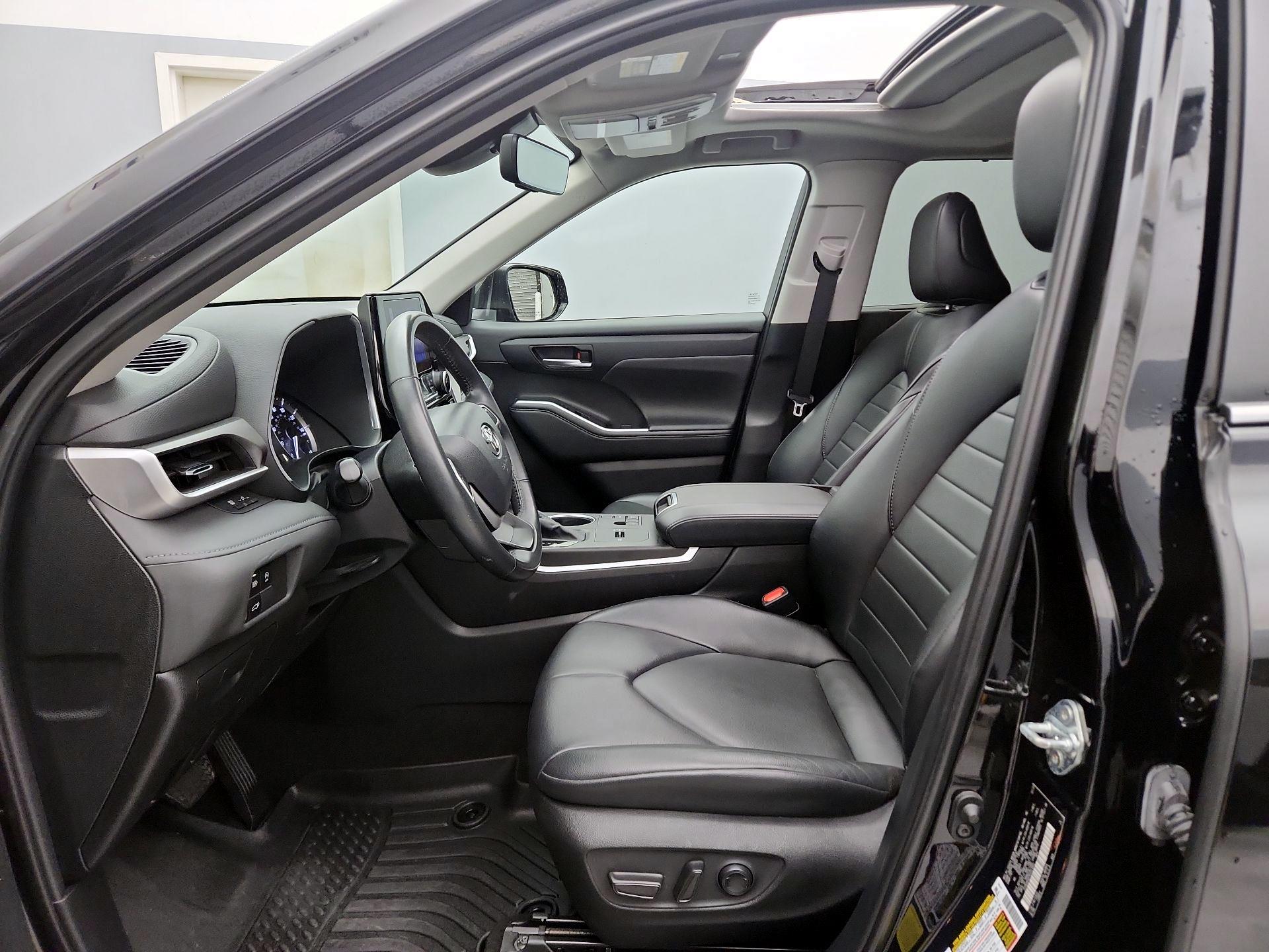 Thumbnail: 2024 Toyota Highlander - 11