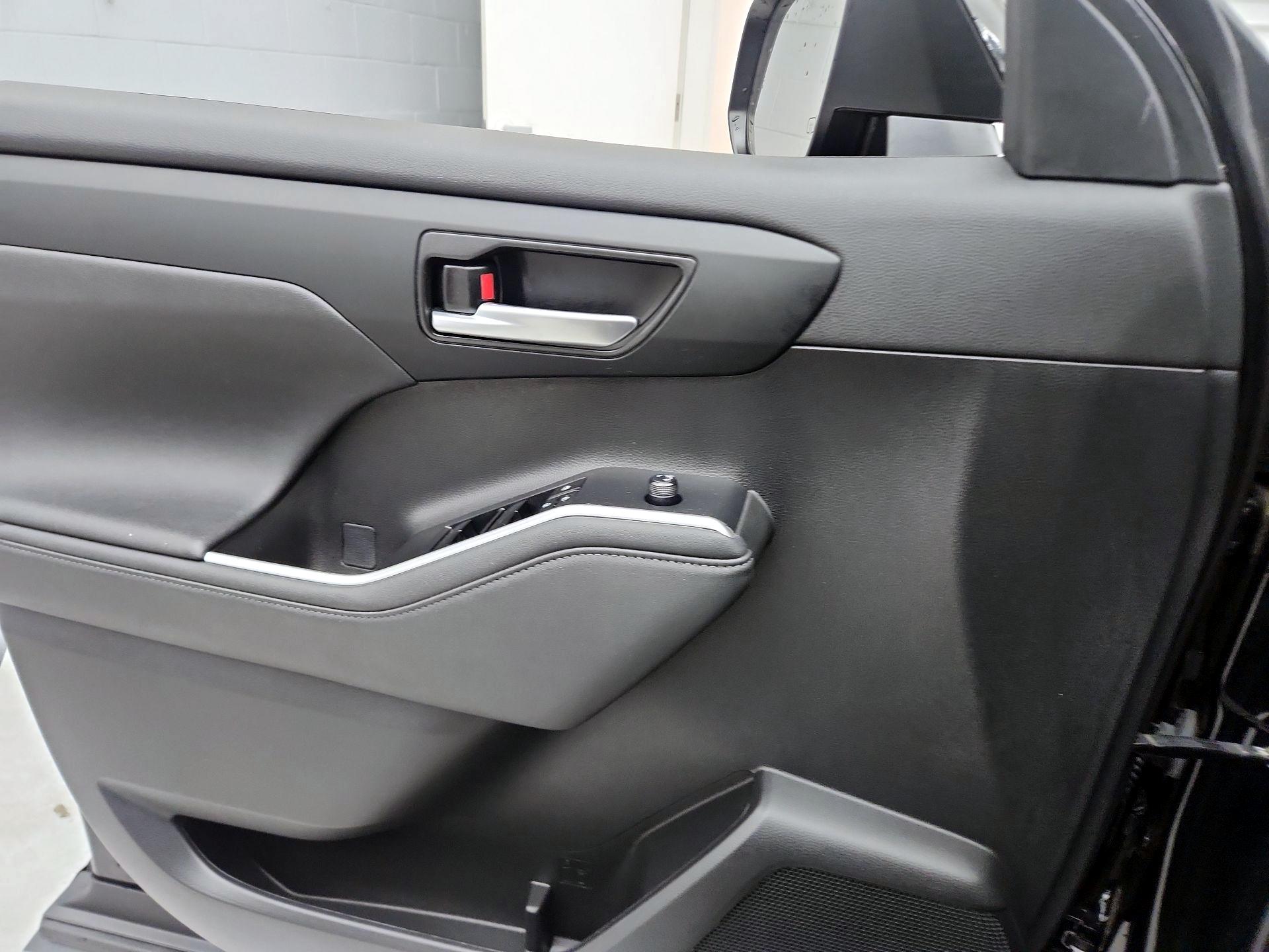 Thumbnail: 2024 Toyota Highlander - 12