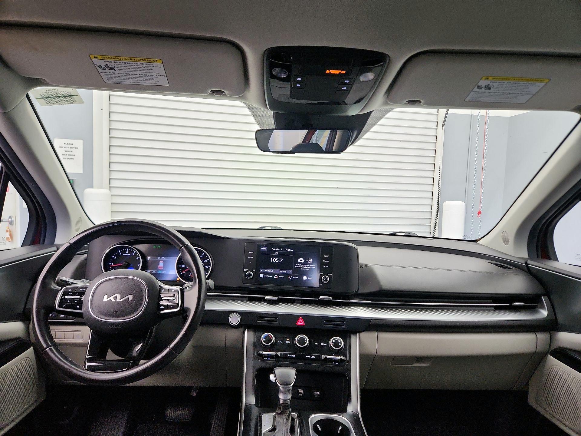 Thumbnail: 2023 Kia Carnival - 9