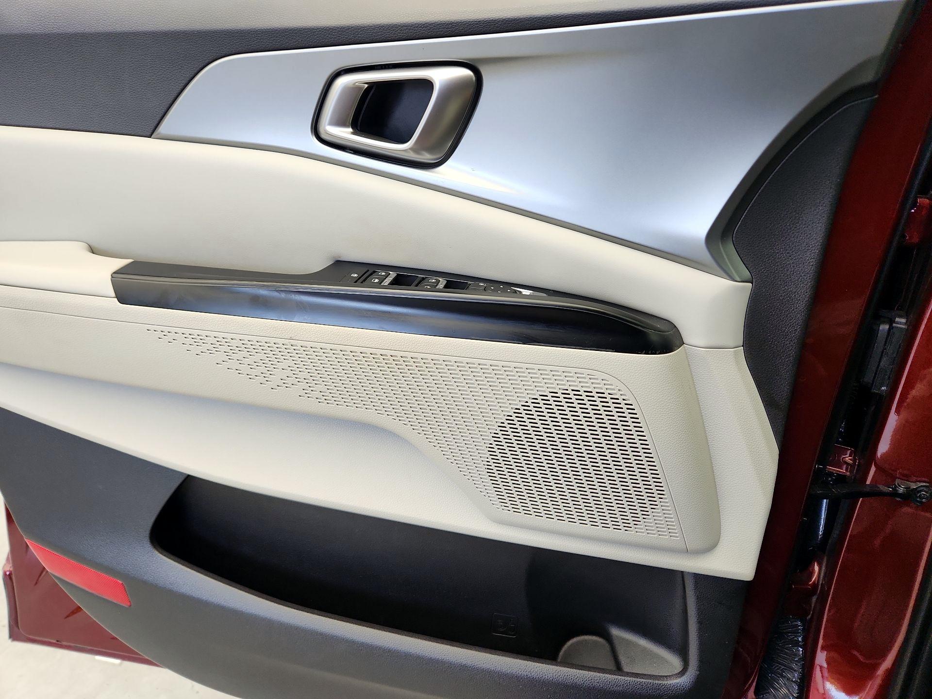 Thumbnail: 2023 Kia Carnival - 12