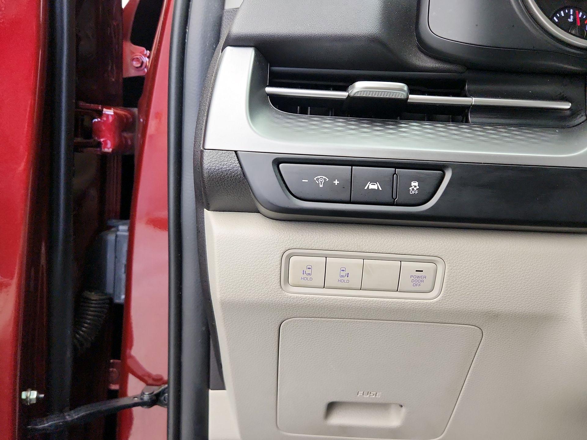 Thumbnail: 2023 Kia Carnival - 13
