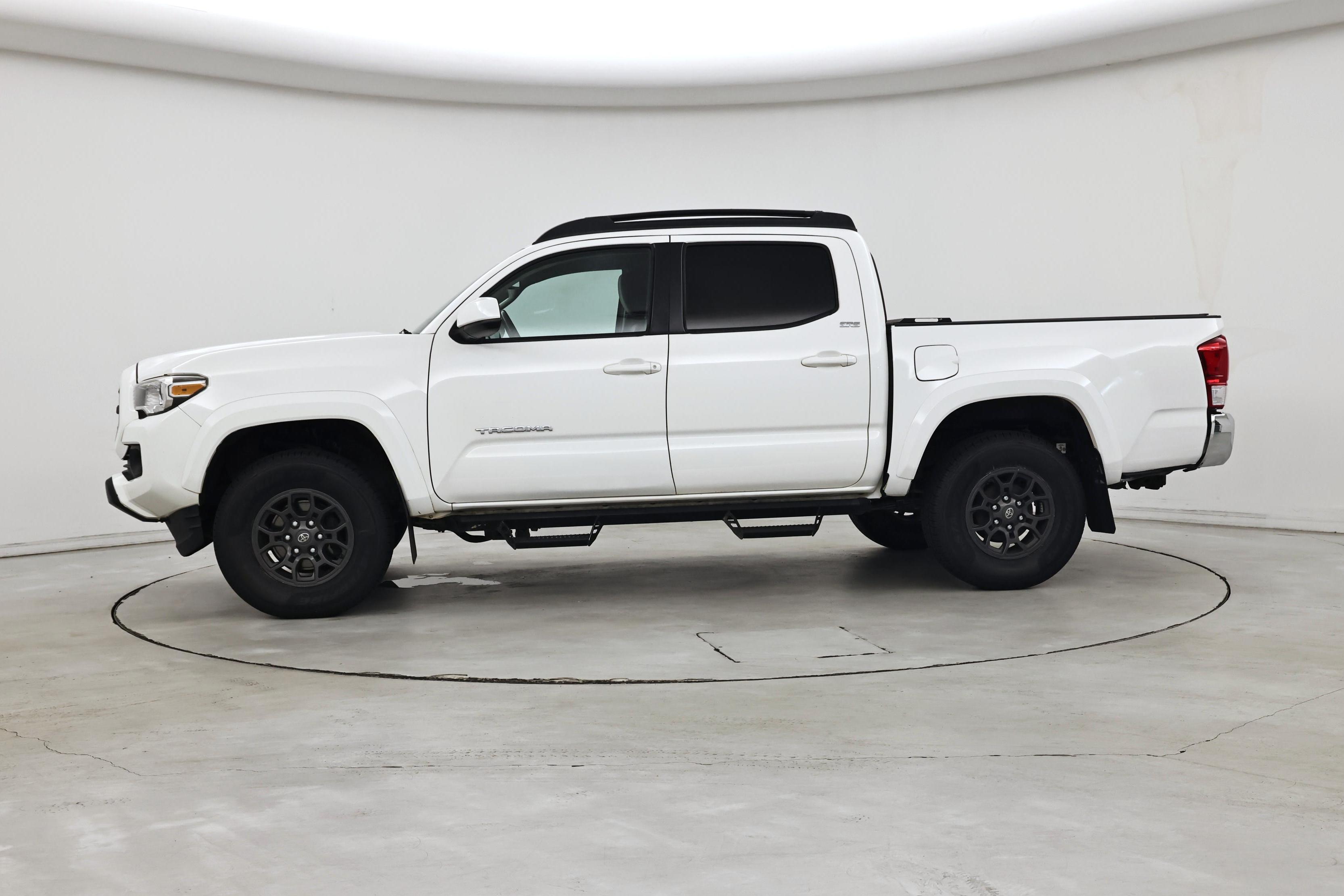 Thumbnail: 2017 Toyota Tacoma - 3