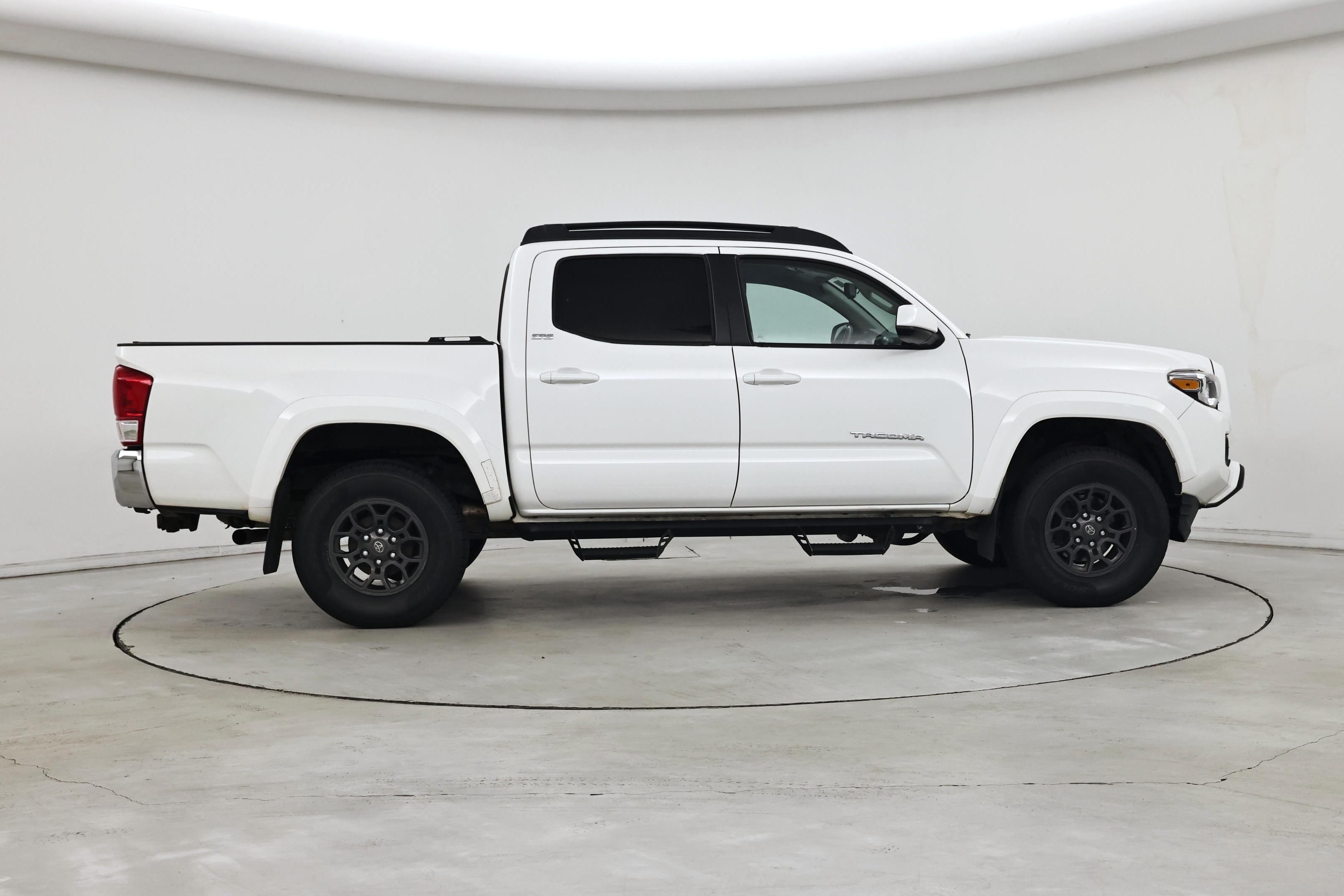 Thumbnail: 2017 Toyota Tacoma - 7