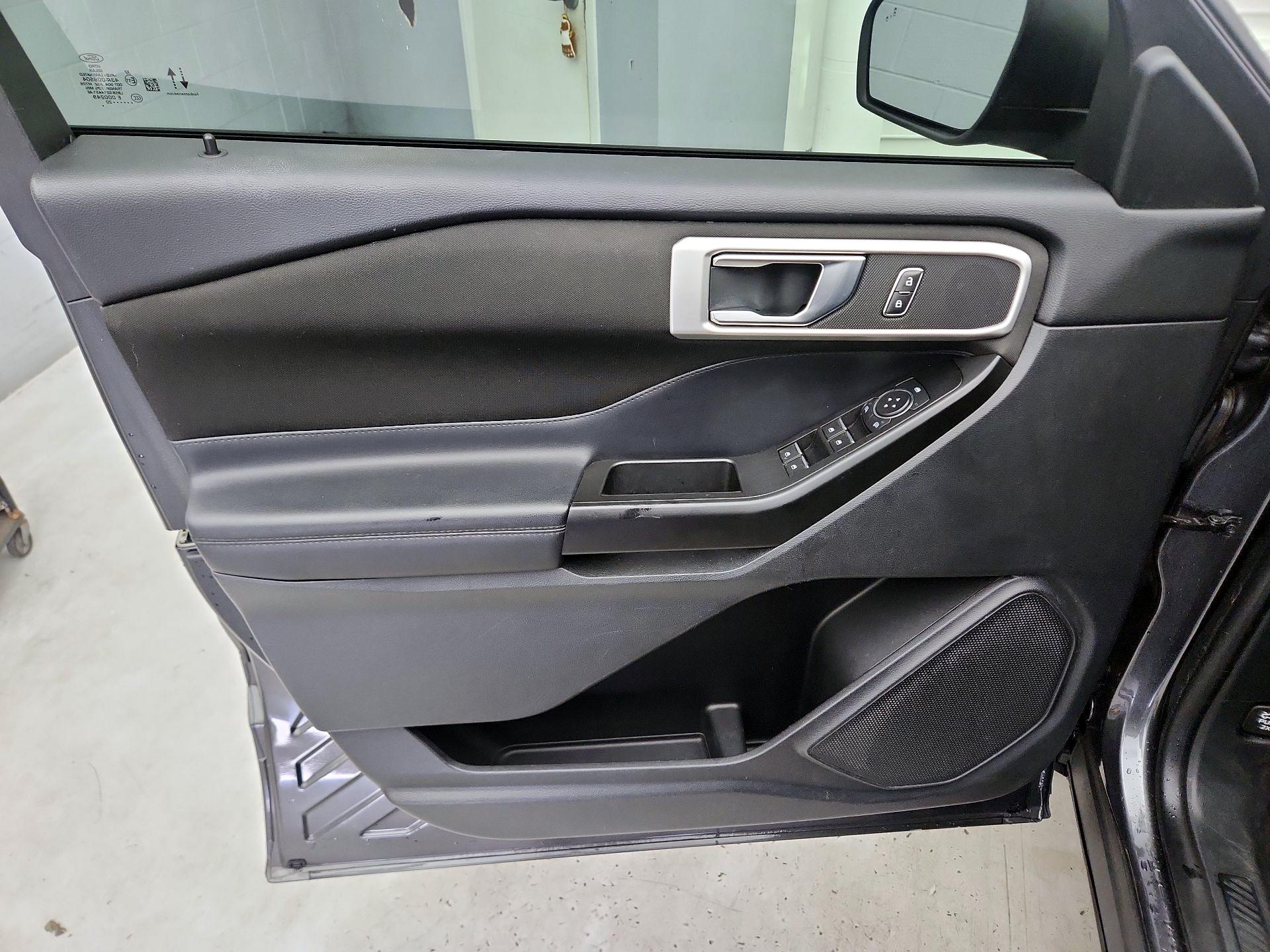 Thumbnail: 2020 Ford Explorer - 12