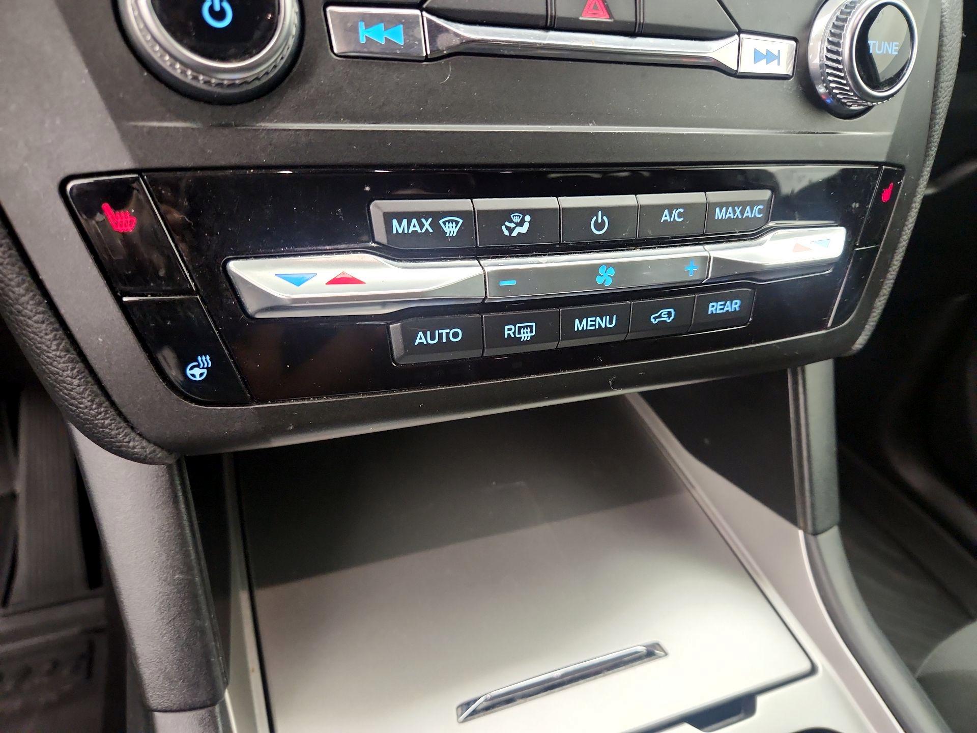 Thumbnail: 2020 Ford Explorer - 16