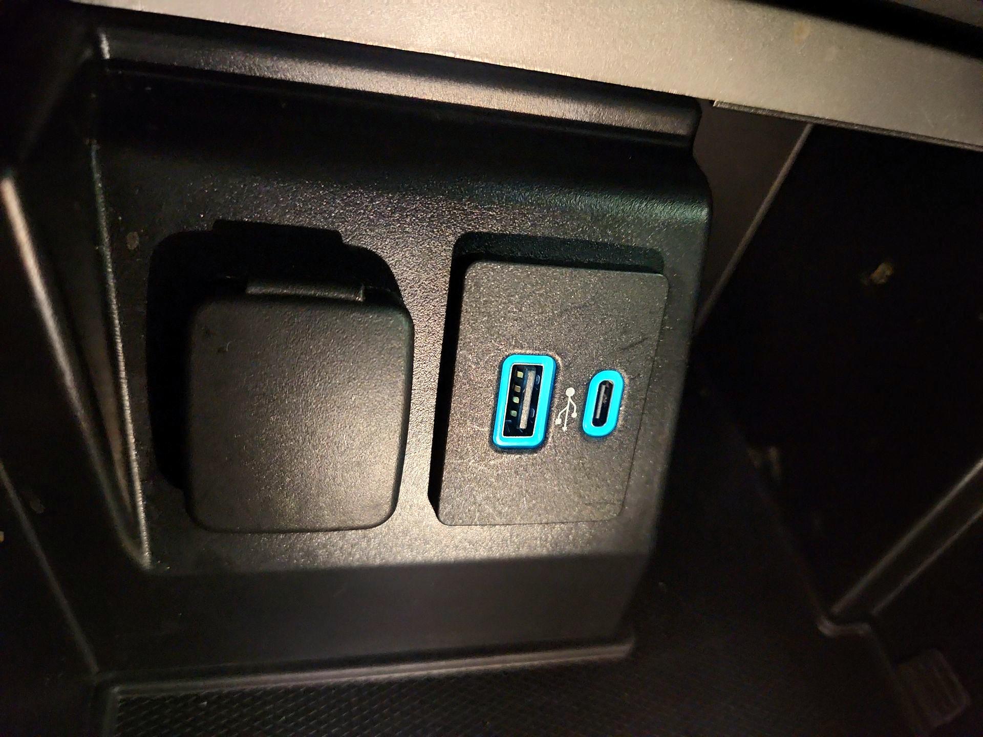 Thumbnail: 2020 Ford Explorer - 18