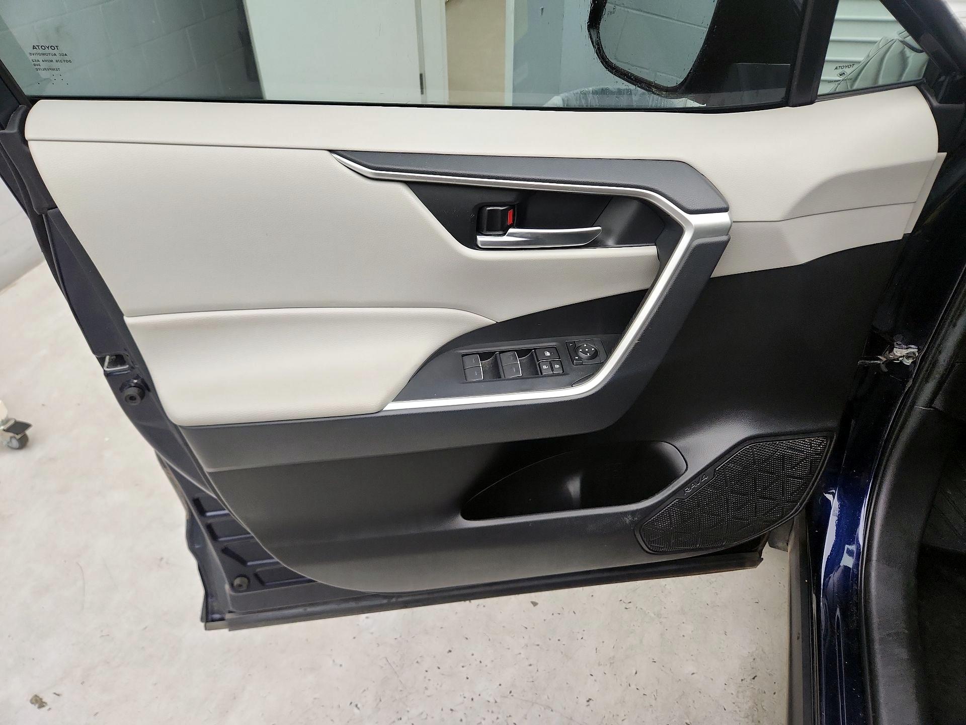 Thumbnail: 2023 Toyota RAV4 - 12