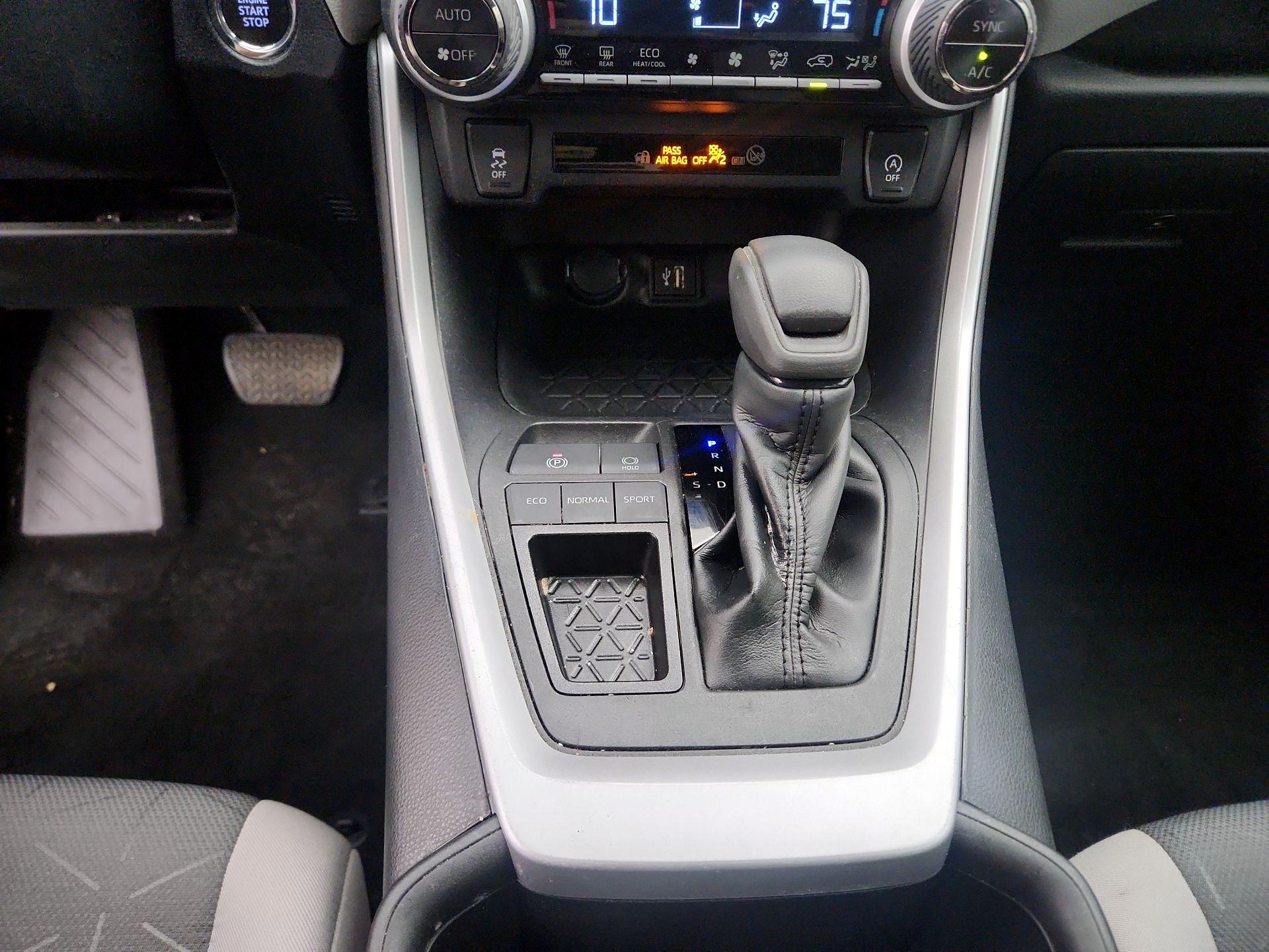 Thumbnail: 2023 Toyota RAV4 - 17