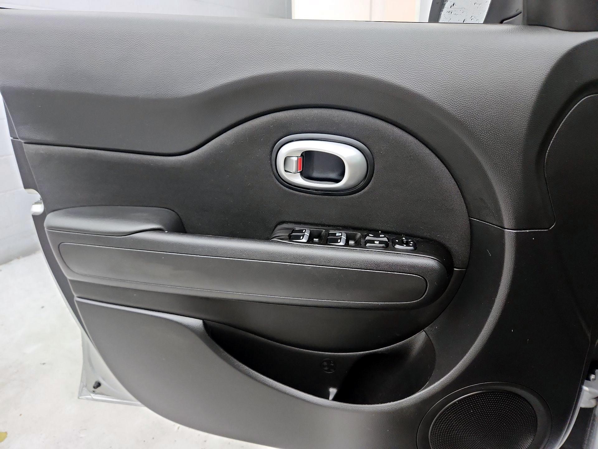 Thumbnail: 2018 Kia Soul - 12