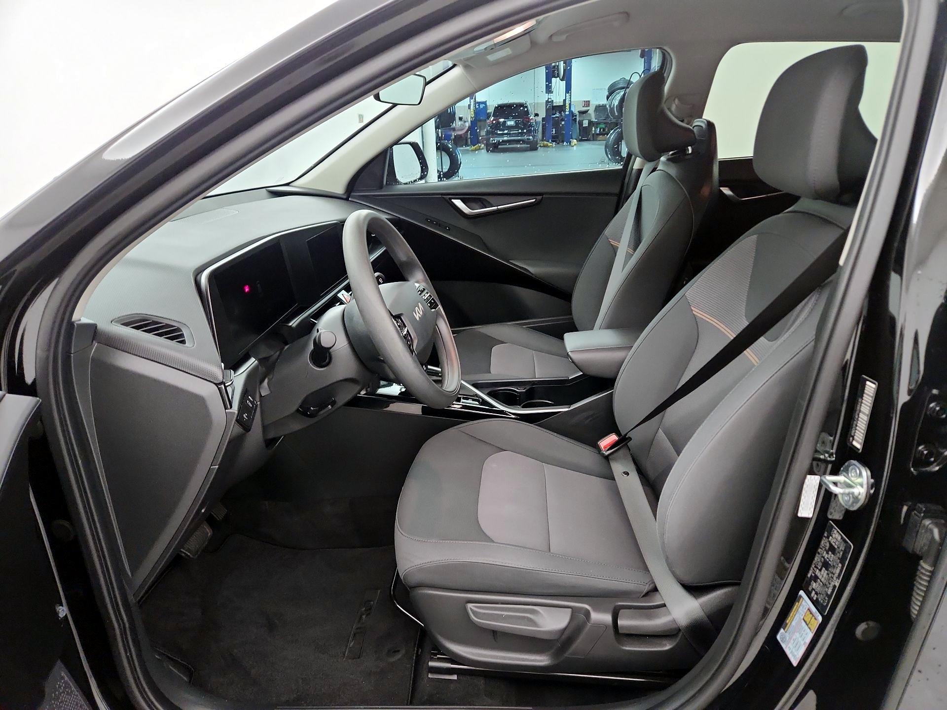Thumbnail: 2023 Kia Niro - 11