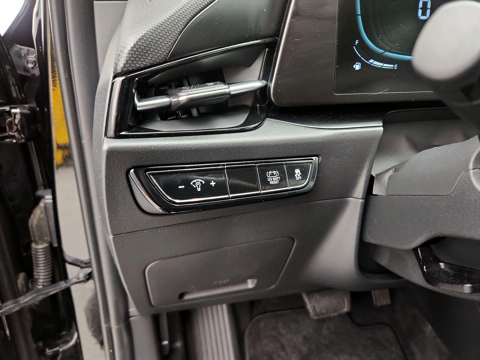 Thumbnail: 2023 Kia Niro - 13