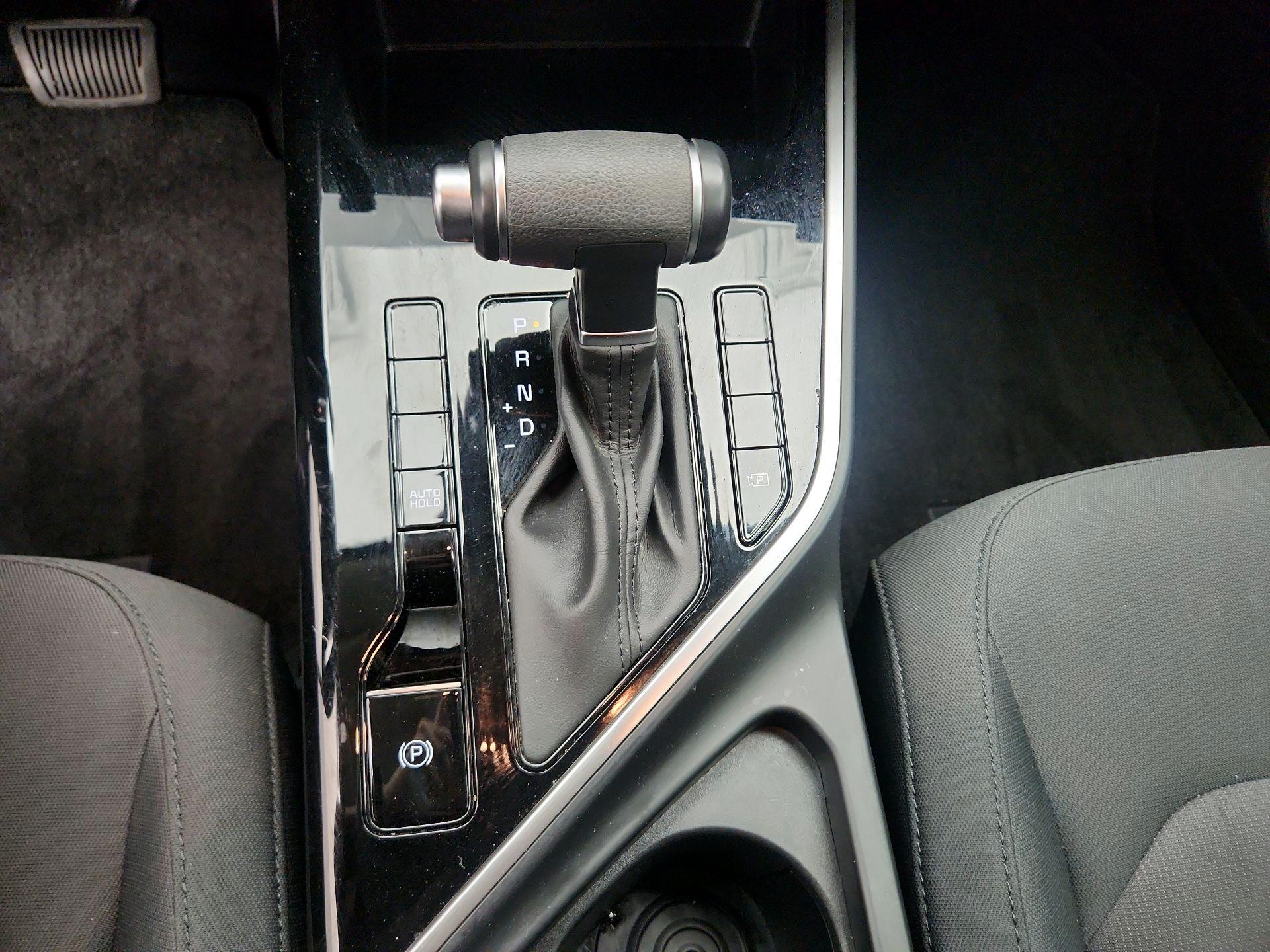 Thumbnail: 2023 Kia Niro - 17