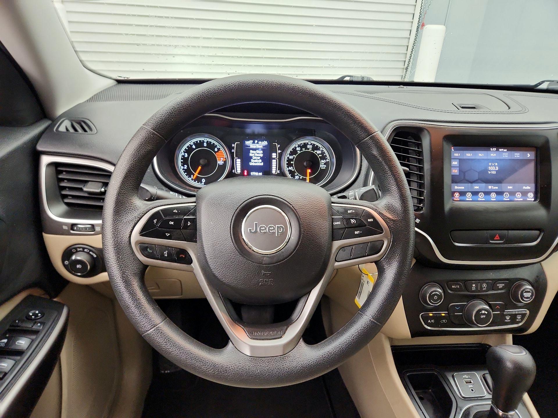 Thumbnail: 2019 Jeep Cherokee - 10