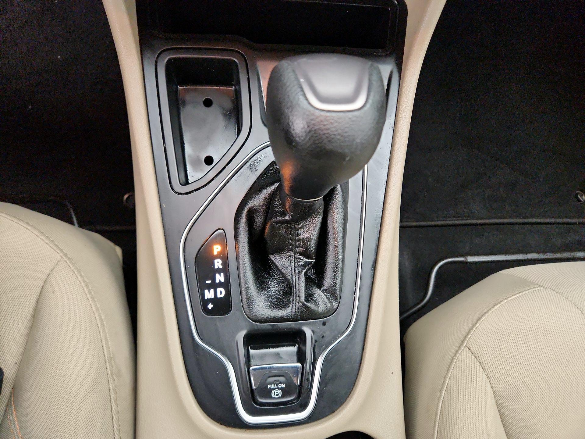 Thumbnail: 2019 Jeep Cherokee - 17