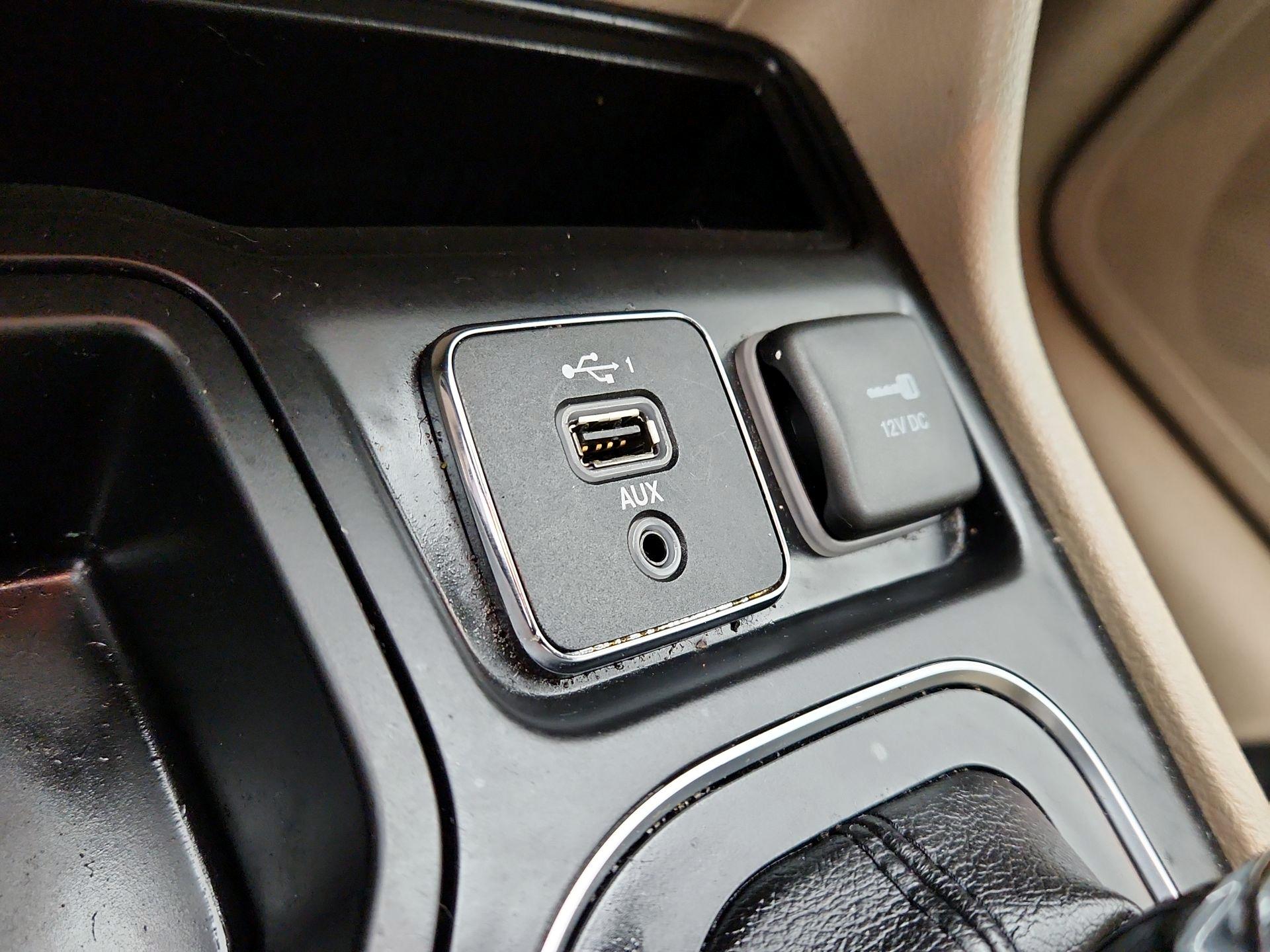Thumbnail: 2019 Jeep Cherokee - 18