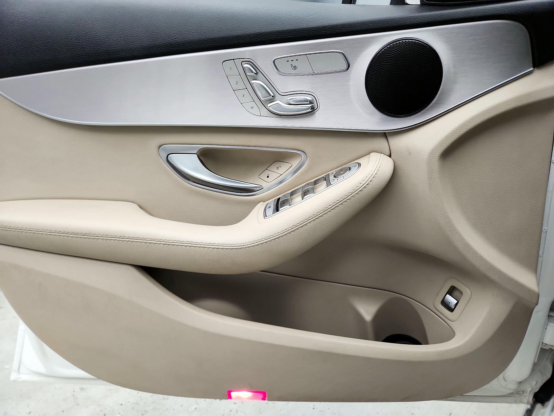 Thumbnail: 2016 Mercedes-Benz C-Class - 12