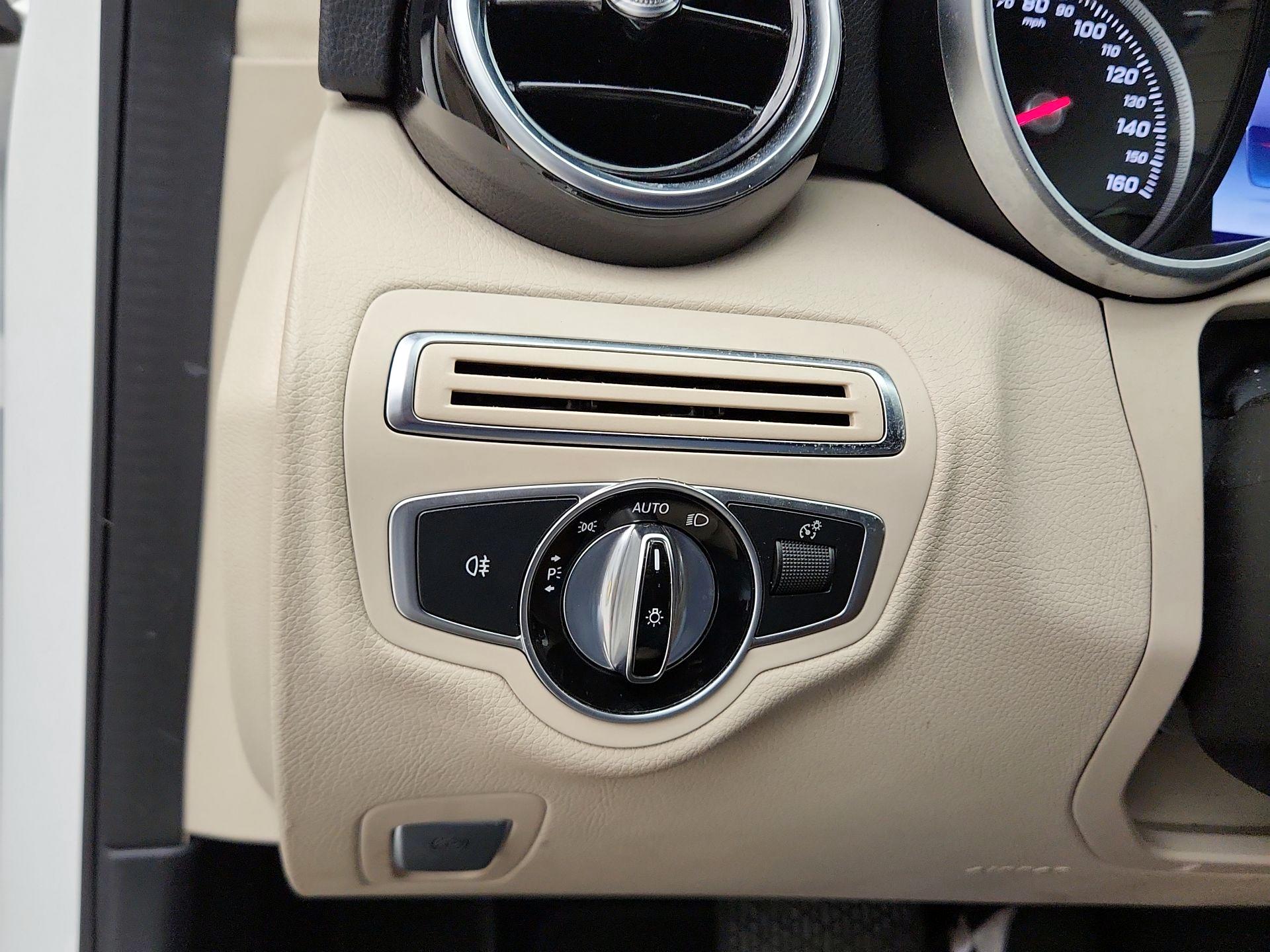 Thumbnail: 2016 Mercedes-Benz C-Class - 13