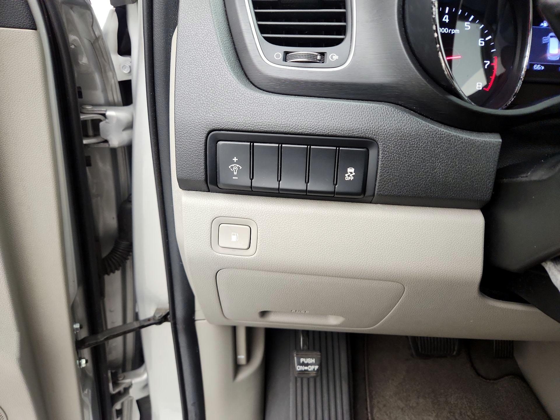 Thumbnail: 2019 Kia Sedona - 13