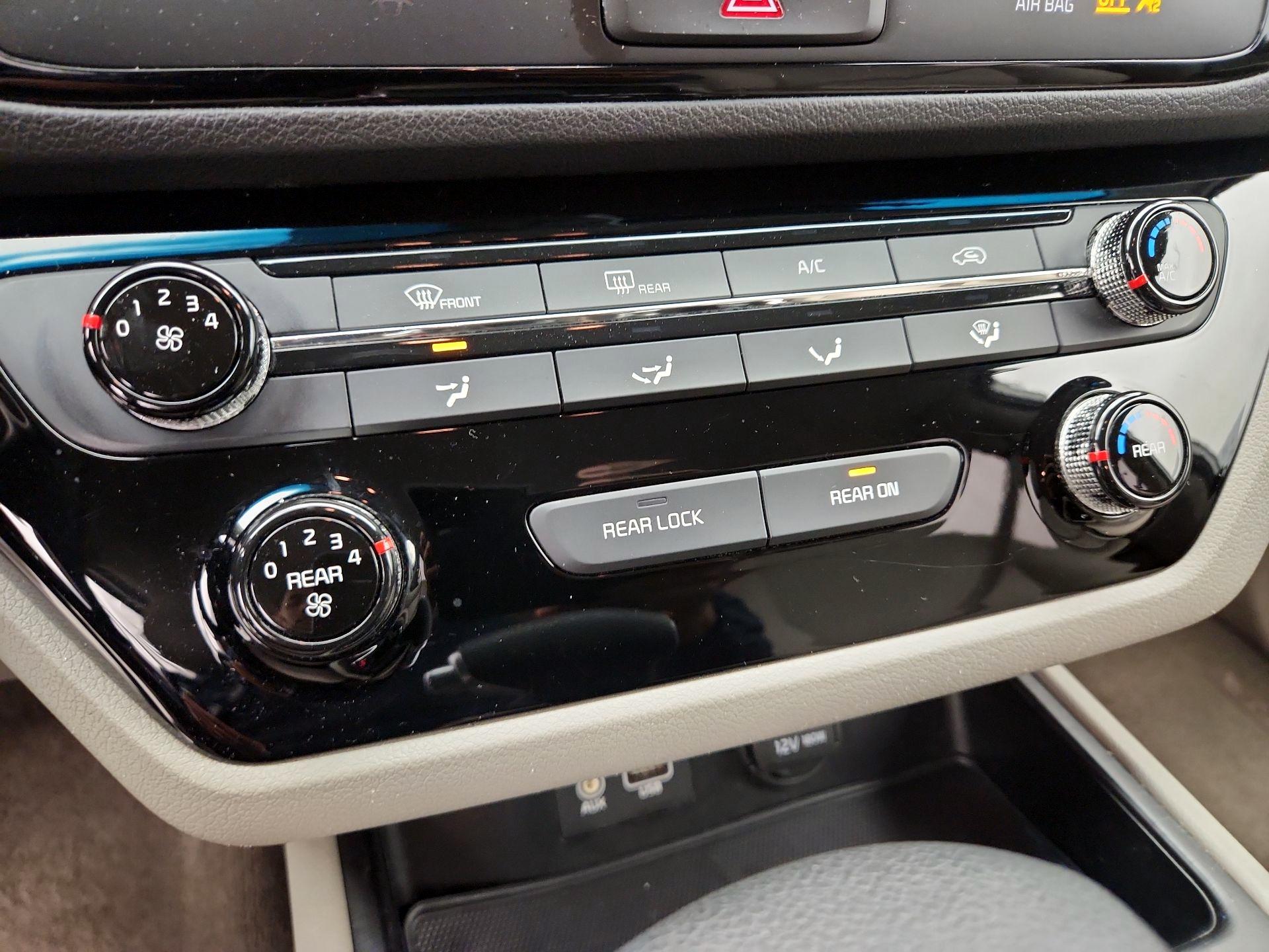 Thumbnail: 2019 Kia Sedona - 16