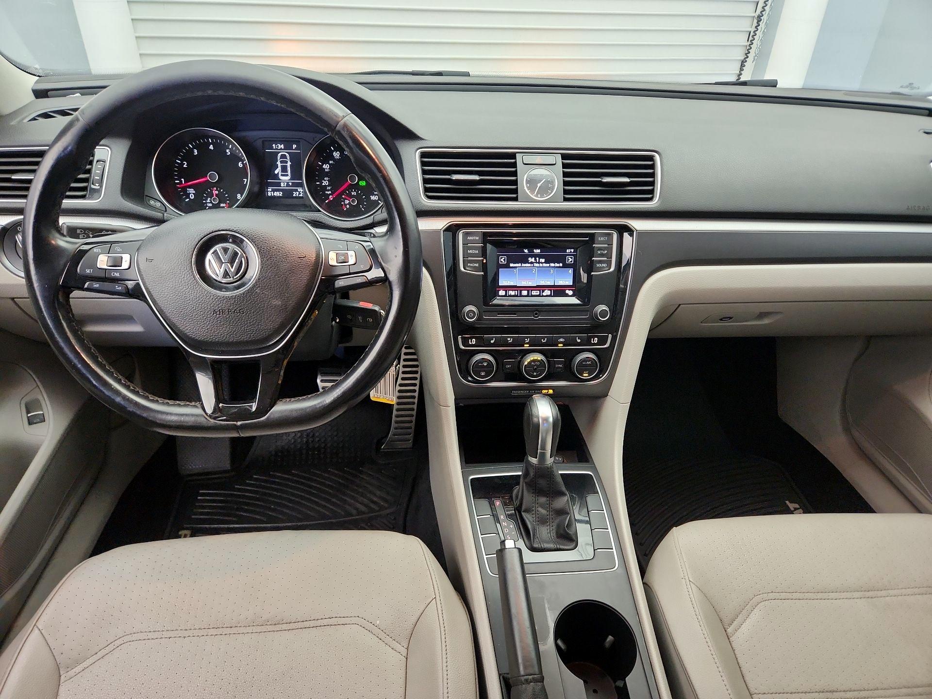 Thumbnail: 2016 Volkswagen Passat - 9