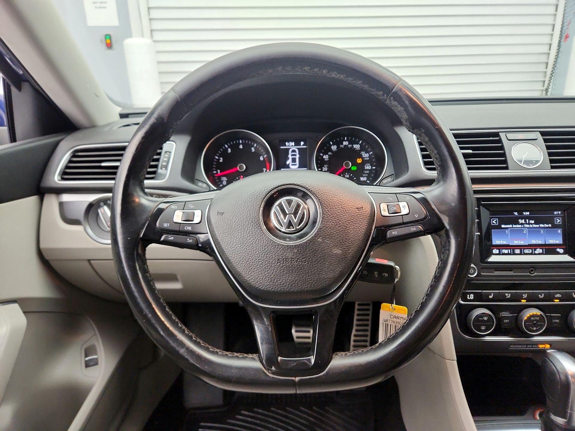 Thumbnail: 2016 Volkswagen Passat - 10