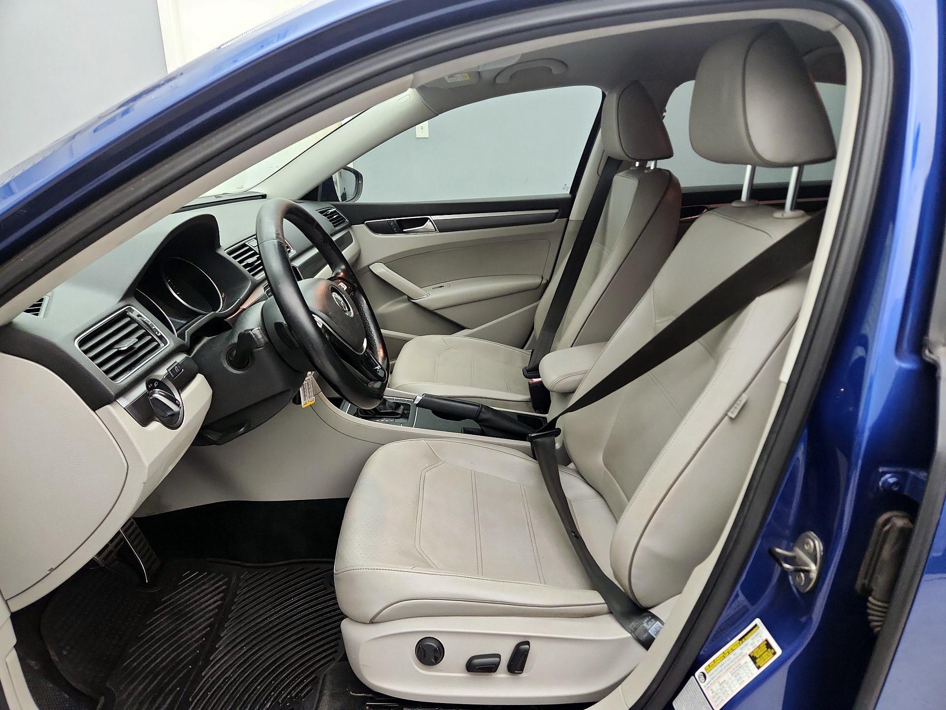 Thumbnail: 2016 Volkswagen Passat - 11