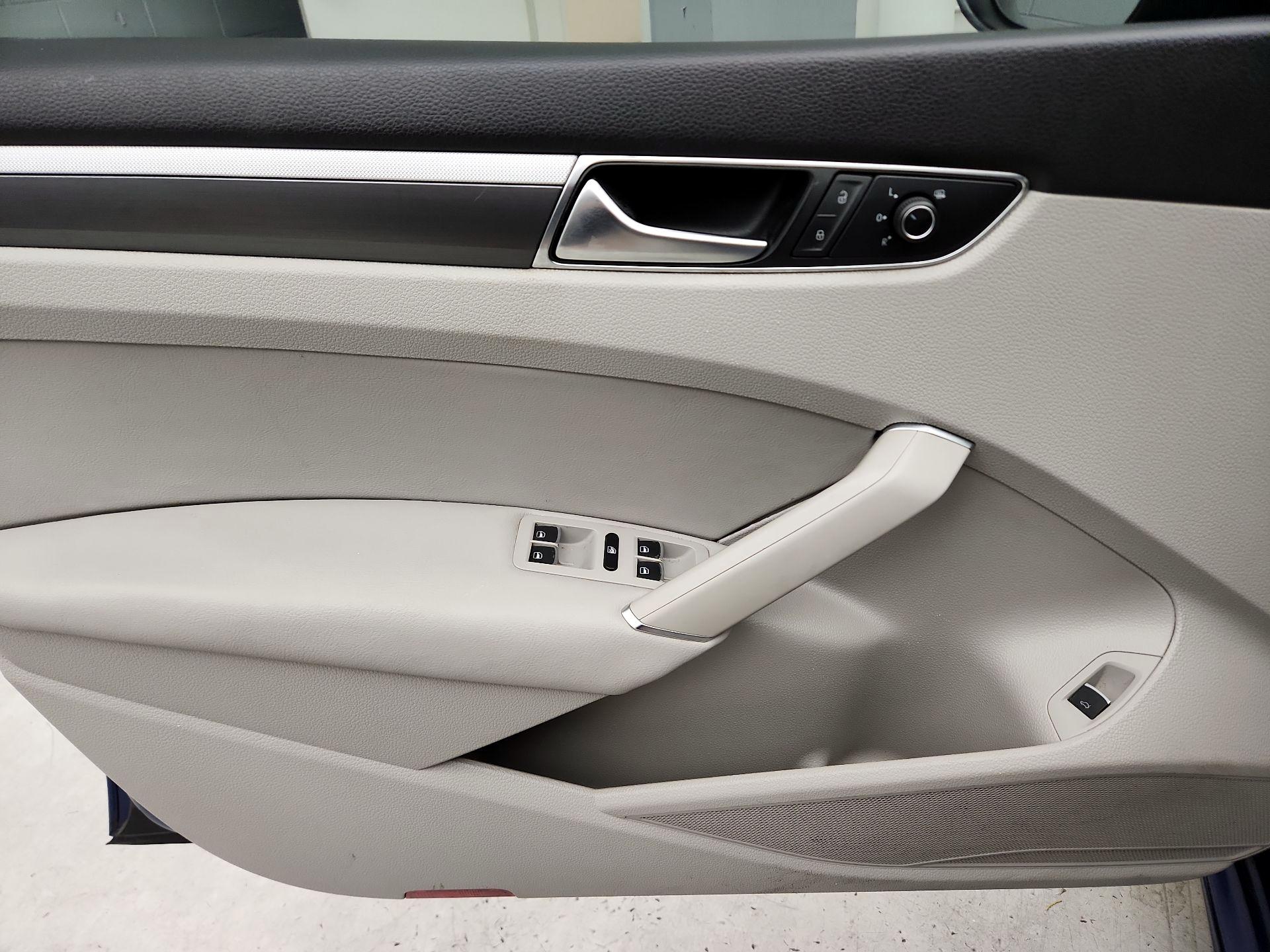Thumbnail: 2016 Volkswagen Passat - 12
