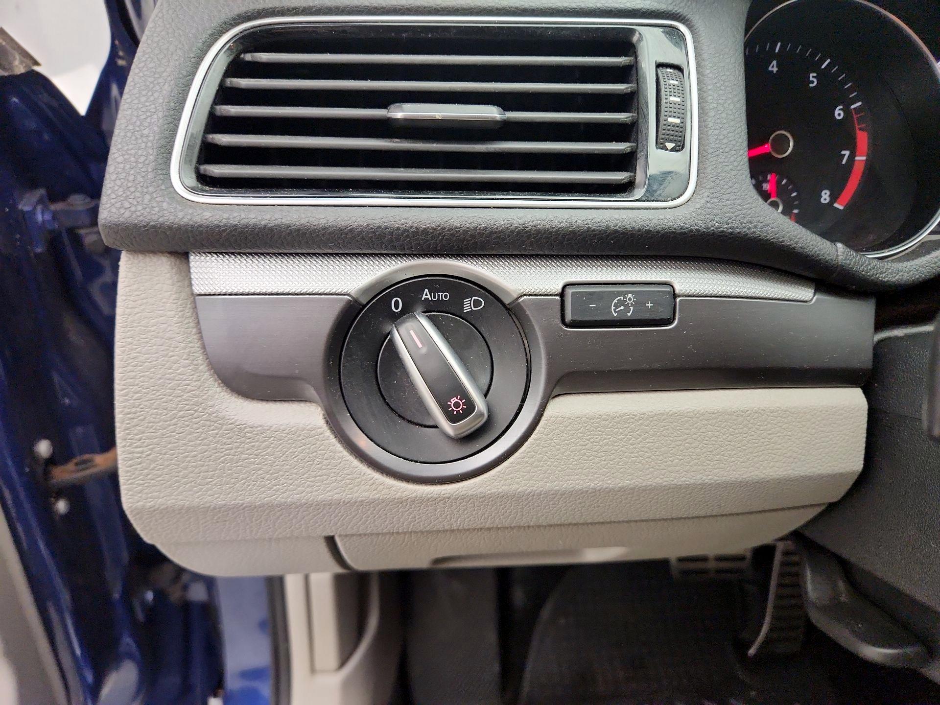 Thumbnail: 2016 Volkswagen Passat - 13