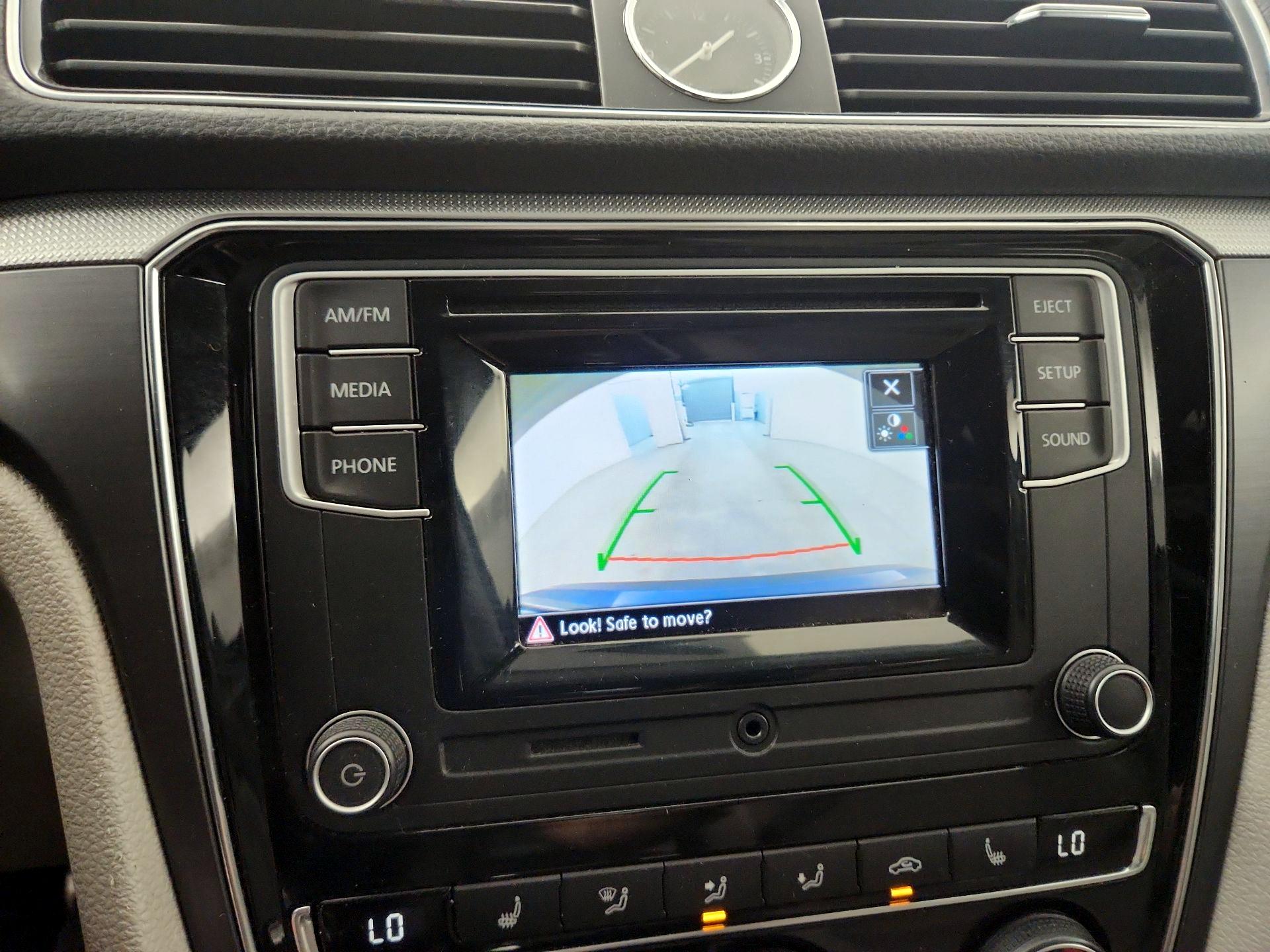 Thumbnail: 2016 Volkswagen Passat - 14