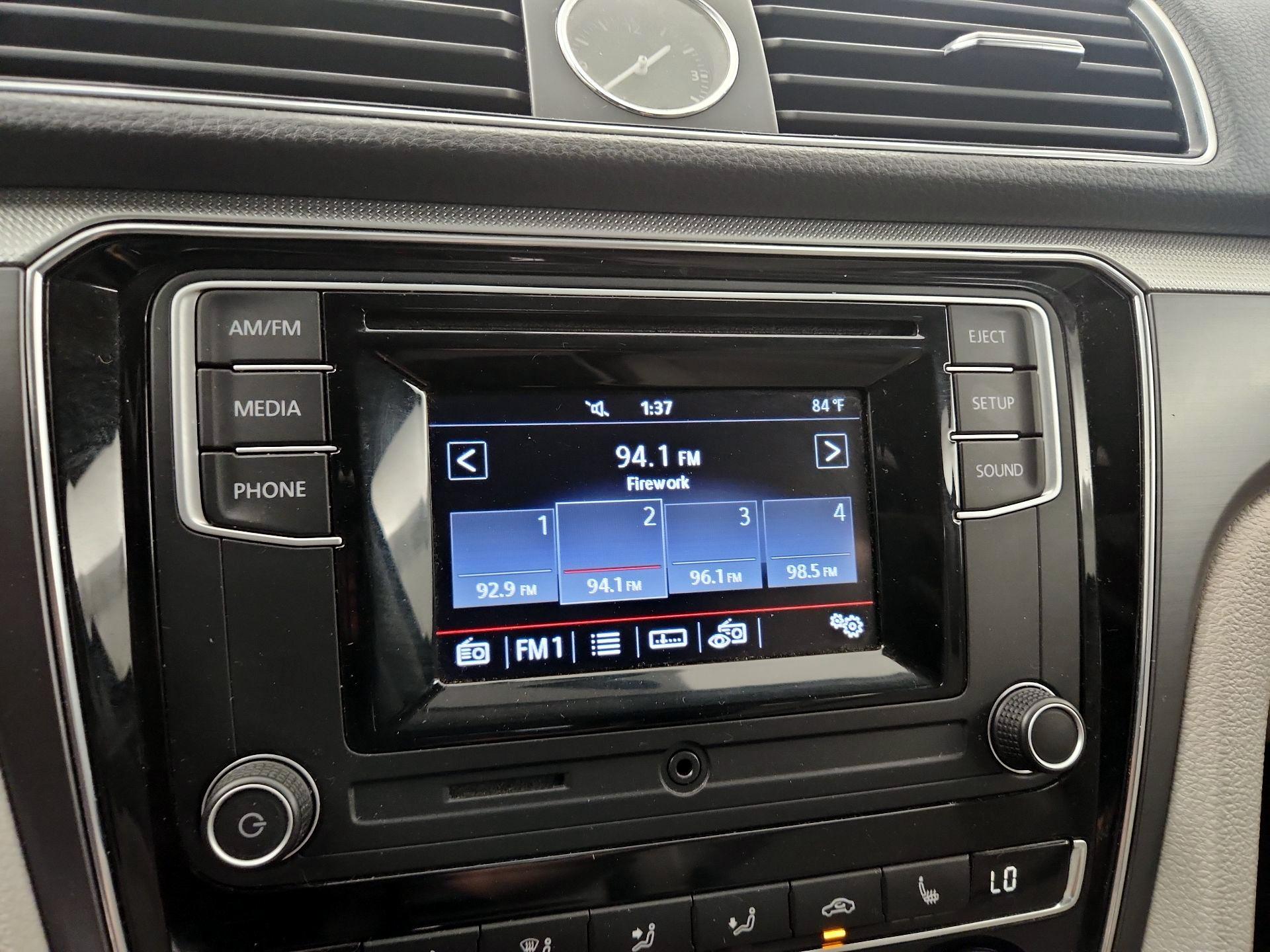 Thumbnail: 2016 Volkswagen Passat - 15