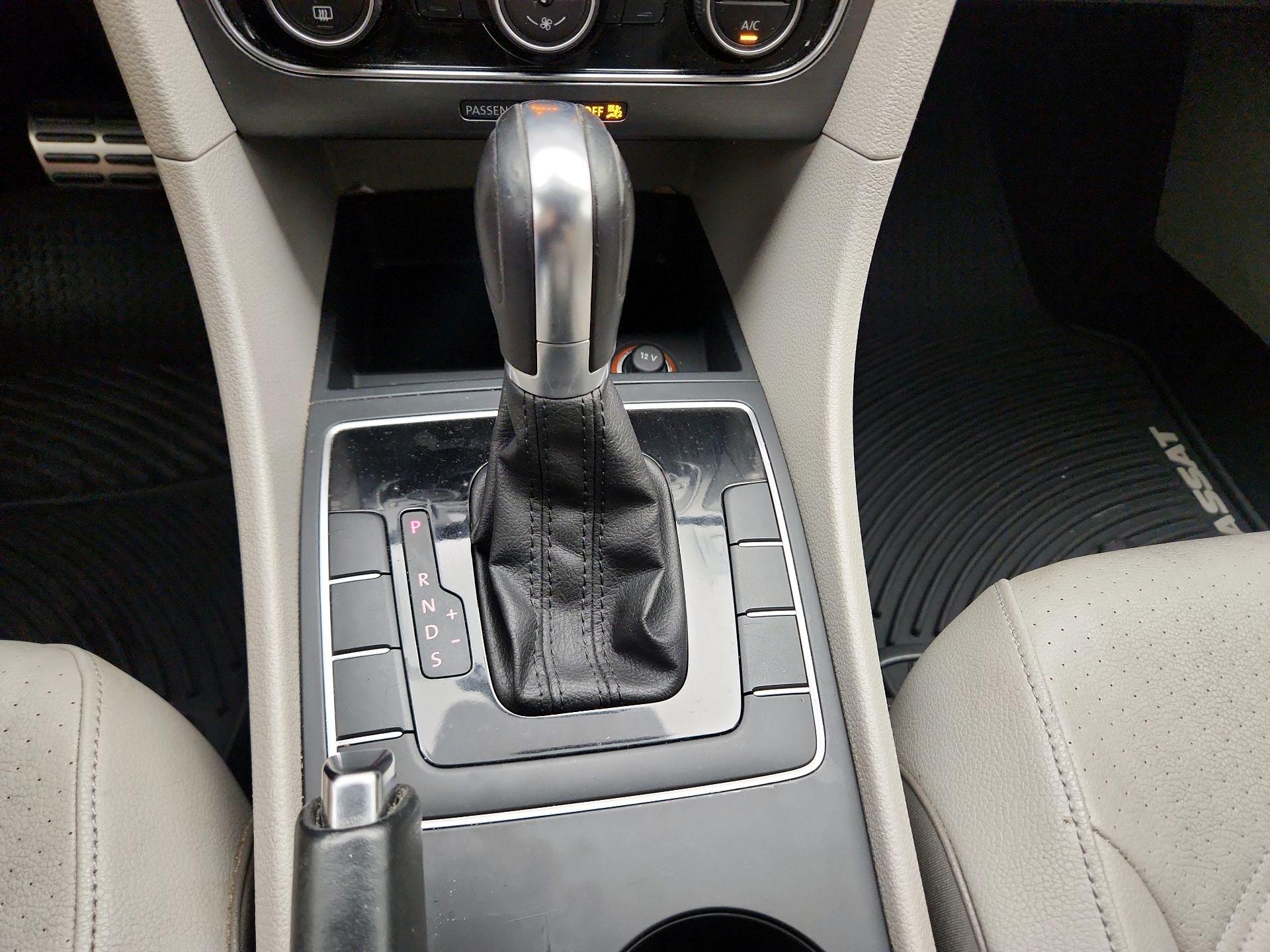 Thumbnail: 2016 Volkswagen Passat - 17