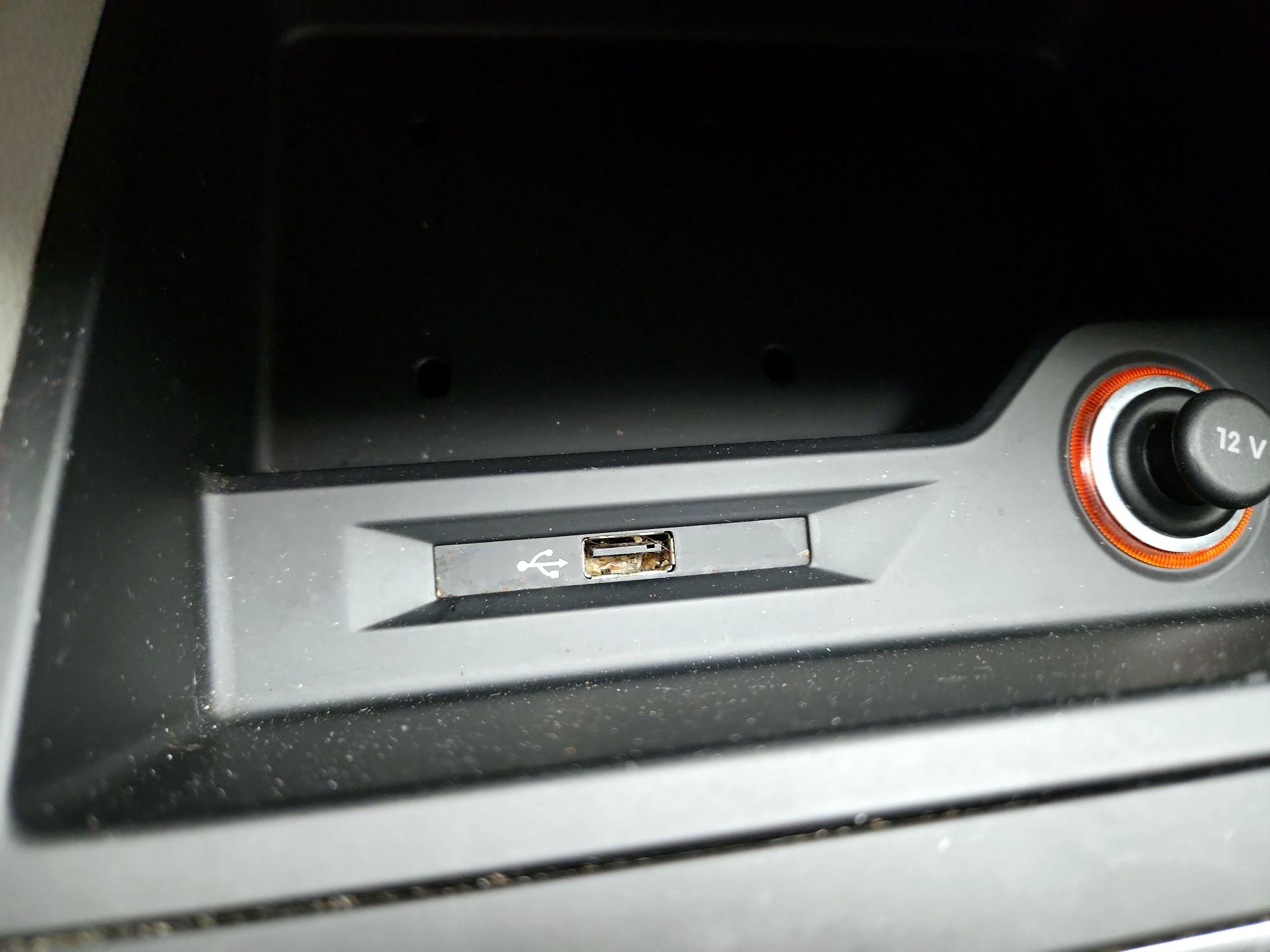 Thumbnail: 2016 Volkswagen Passat - 18
