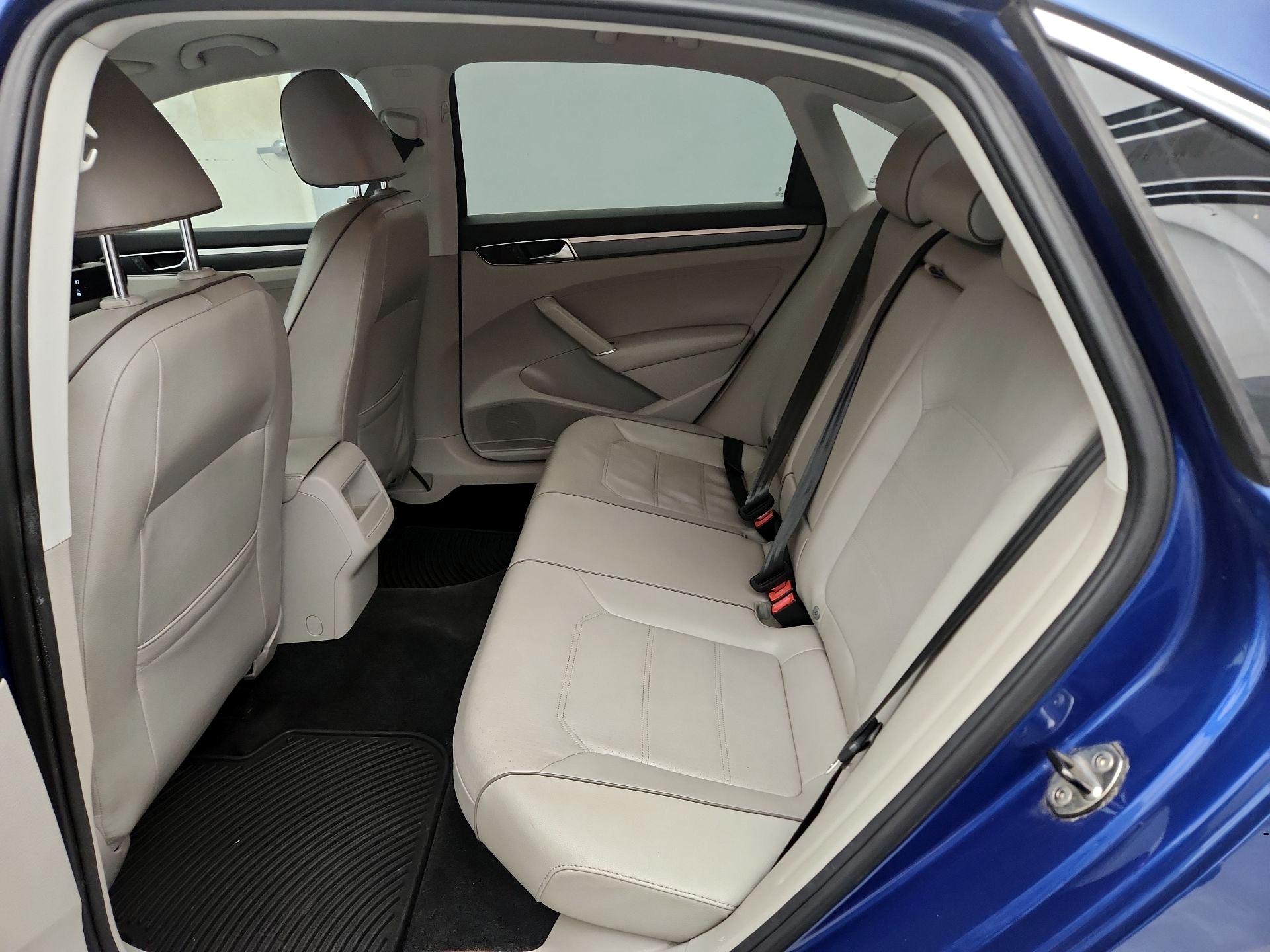 Thumbnail: 2016 Volkswagen Passat - 19