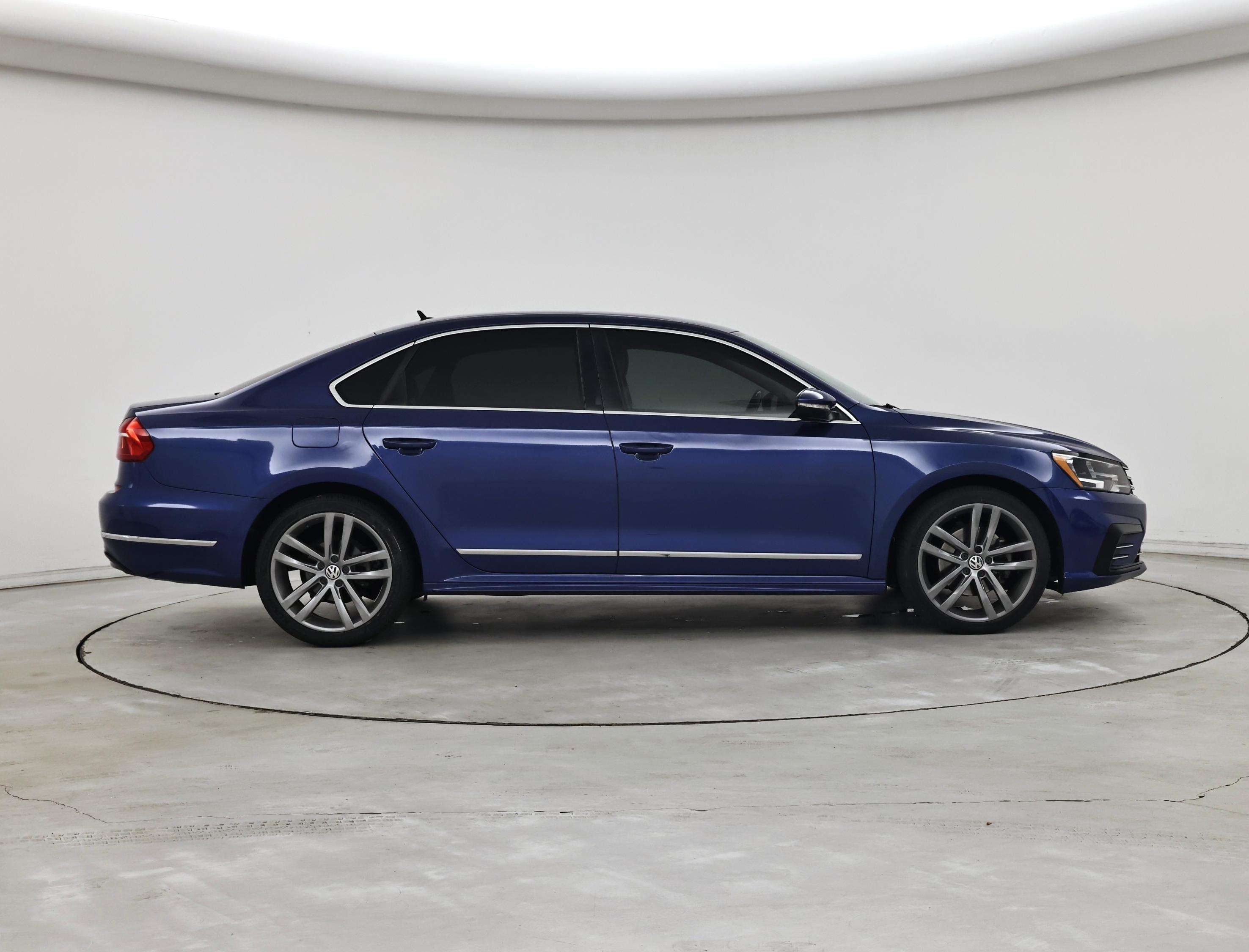 Thumbnail: 2016 Volkswagen Passat - 7