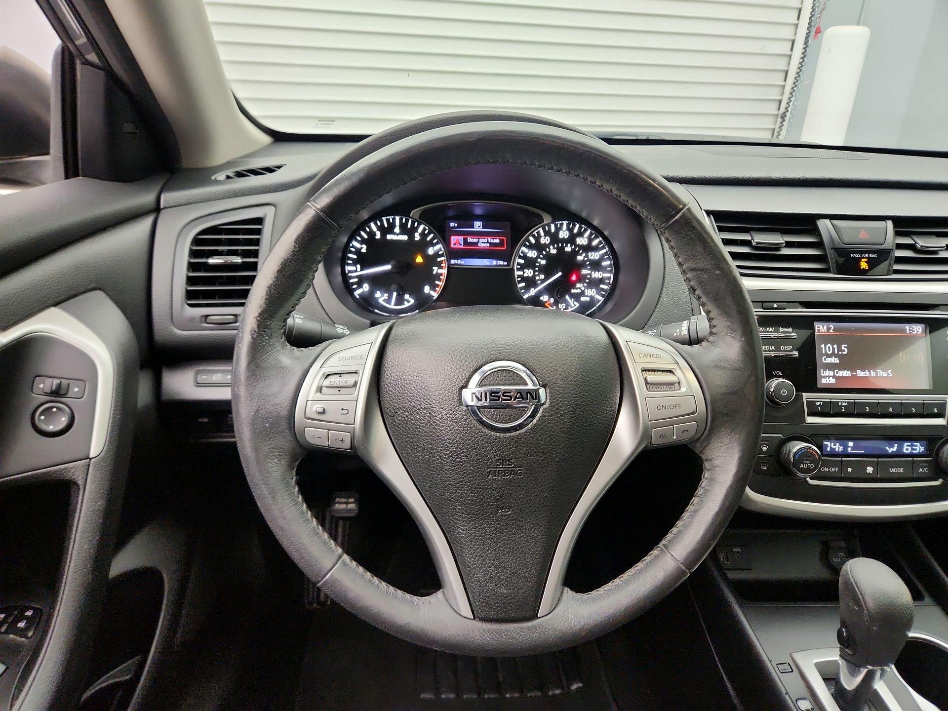 Thumbnail: 2017 Nissan Altima - 10