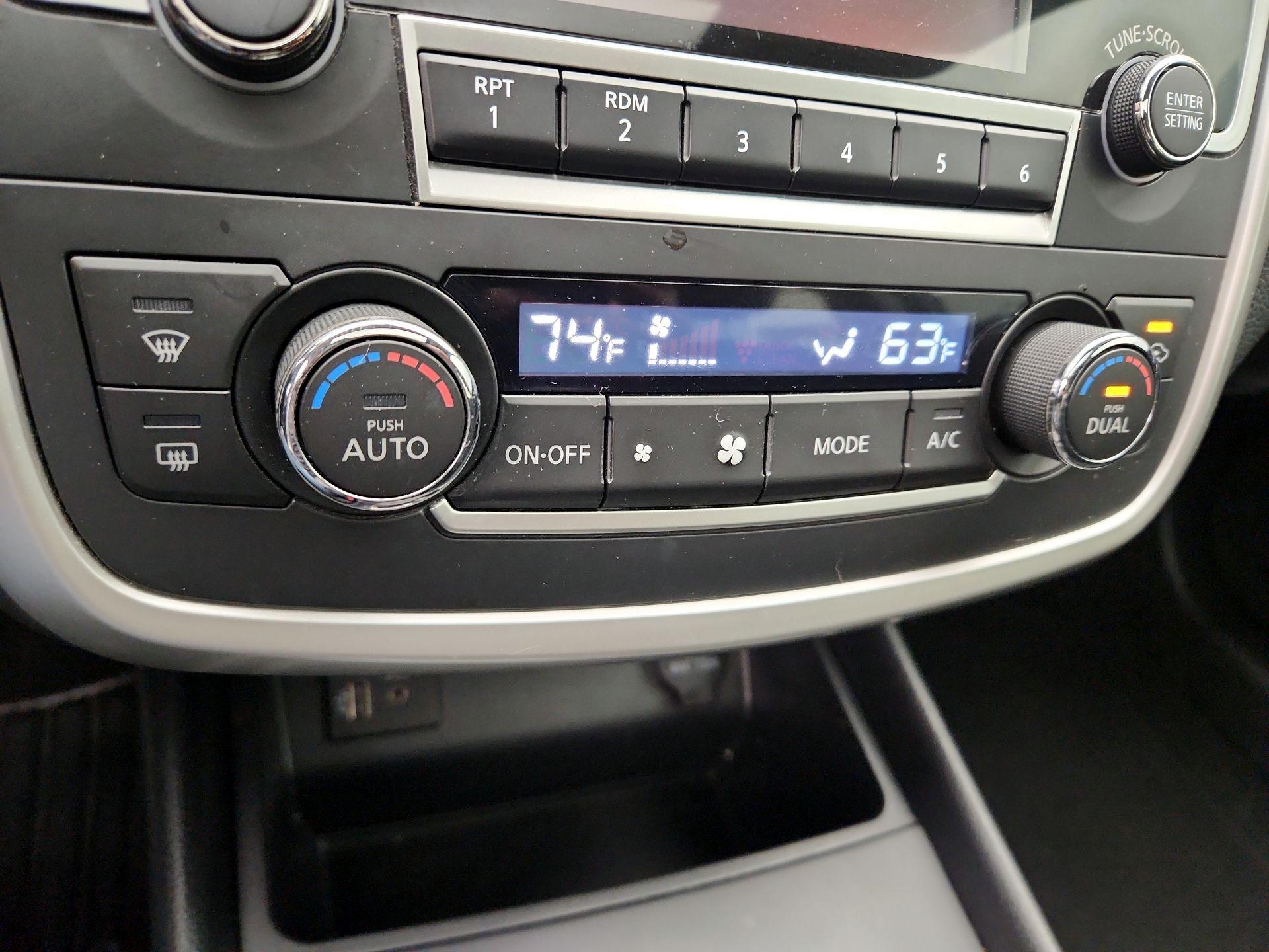 Thumbnail: 2017 Nissan Altima - 16