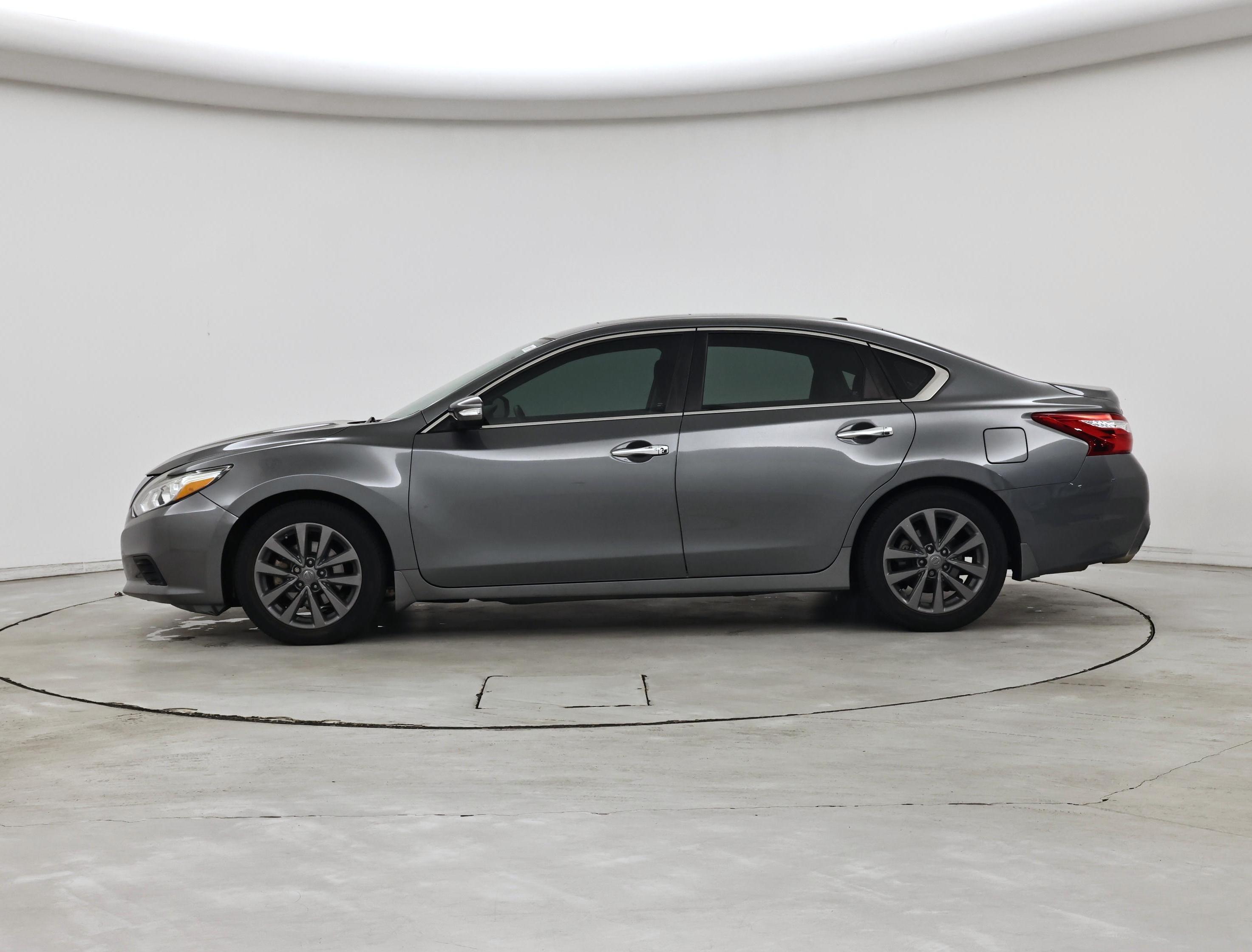 Thumbnail: 2017 Nissan Altima - 3