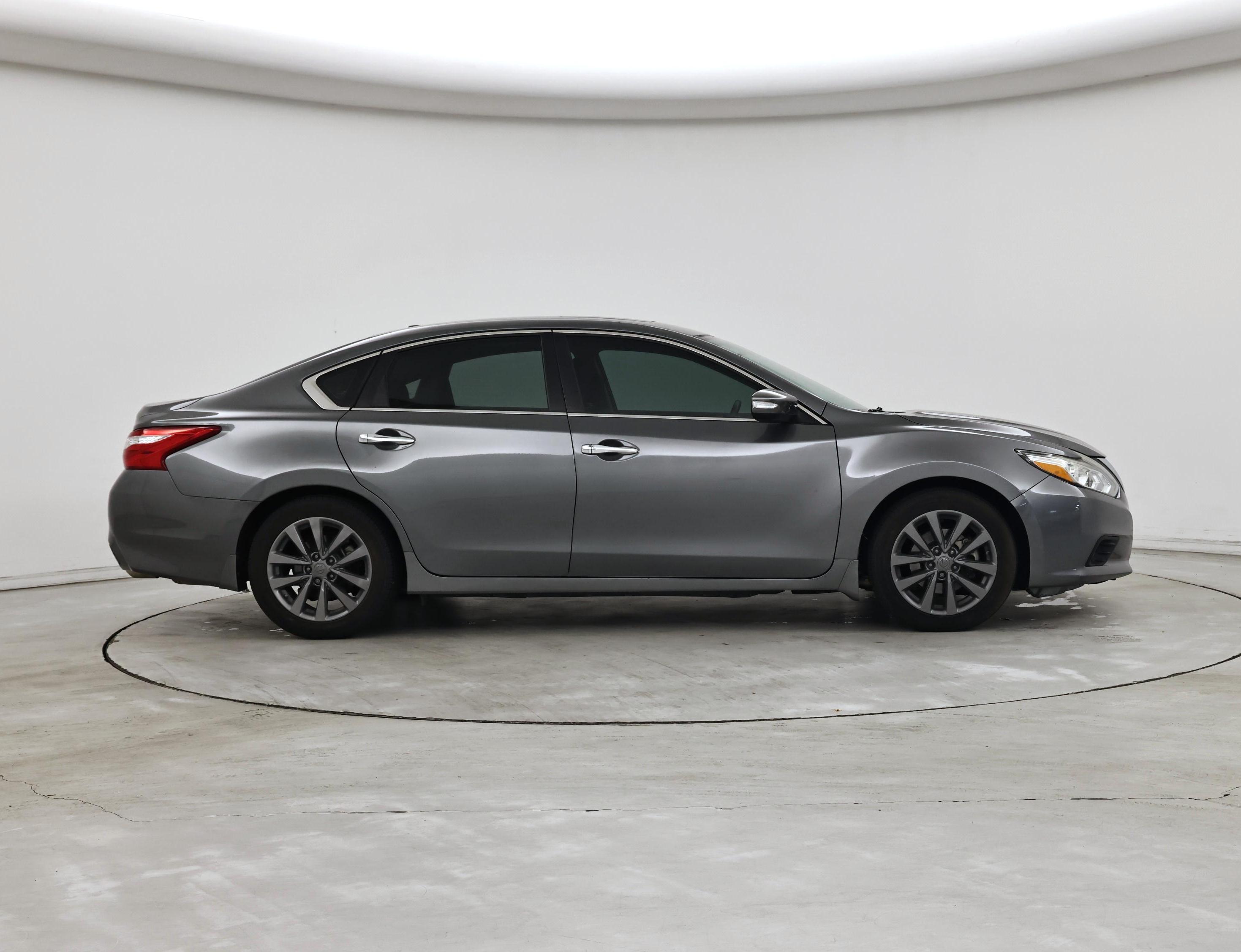 Thumbnail: 2017 Nissan Altima - 7