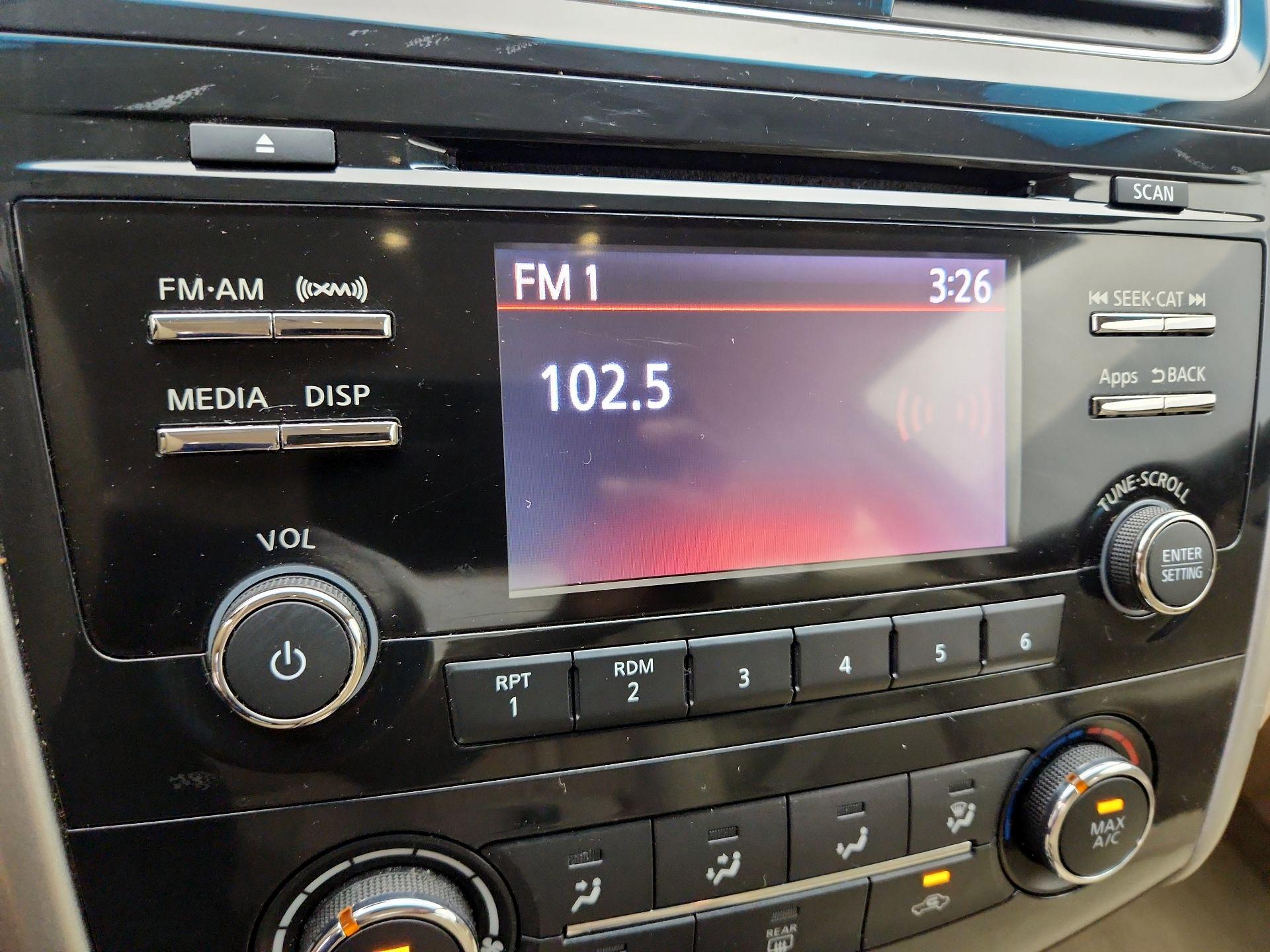 Thumbnail: 2014 Nissan Altima - 15
