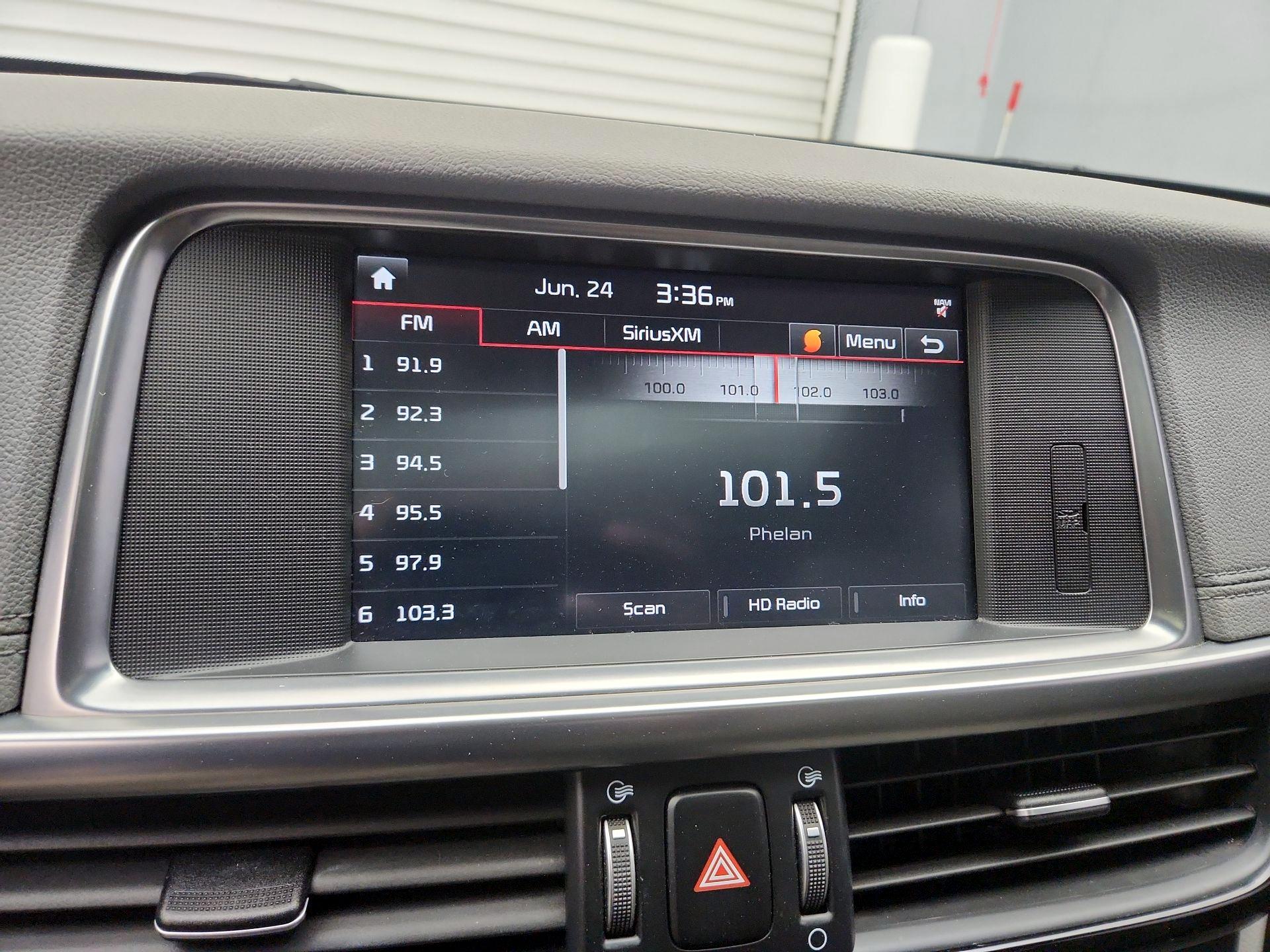 Thumbnail: 2016 Kia Optima - 16