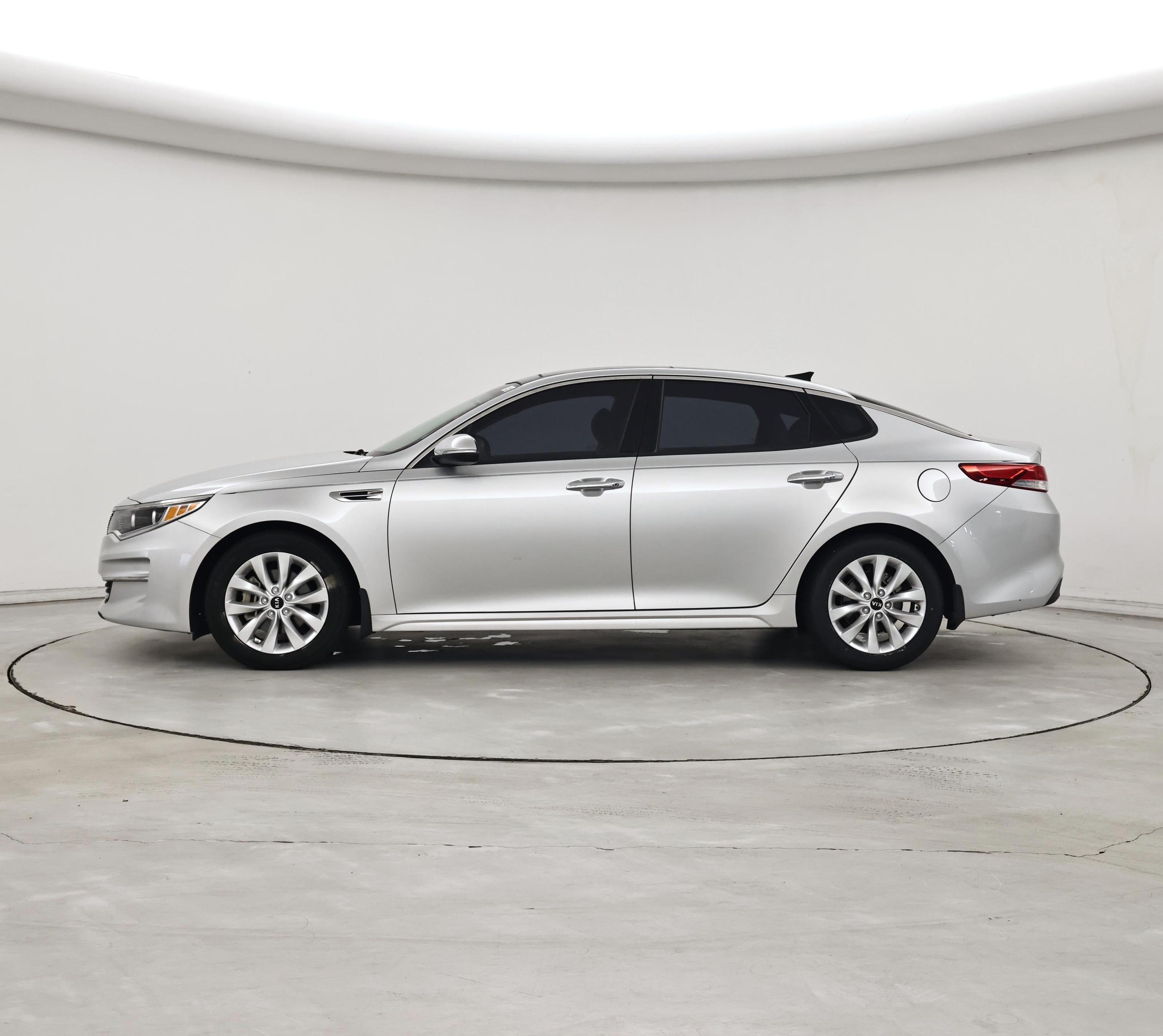 Thumbnail: 2016 Kia Optima - 3