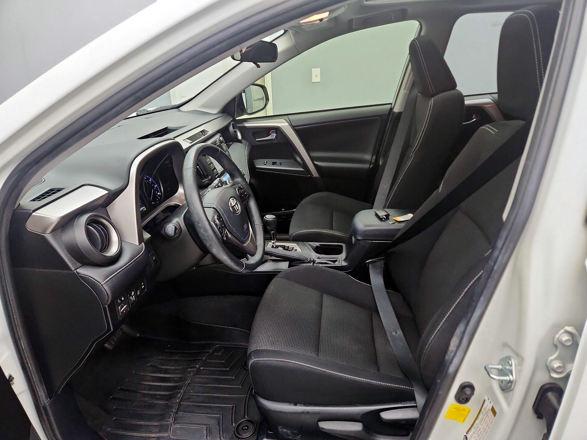 Thumbnail: 2018 Toyota RAV4 - 11