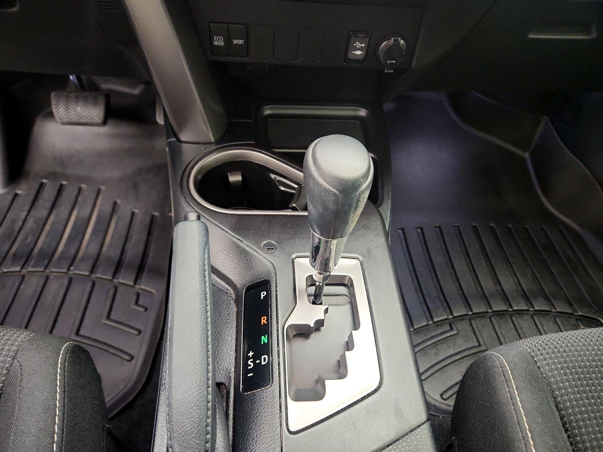 Thumbnail: 2018 Toyota RAV4 - 17