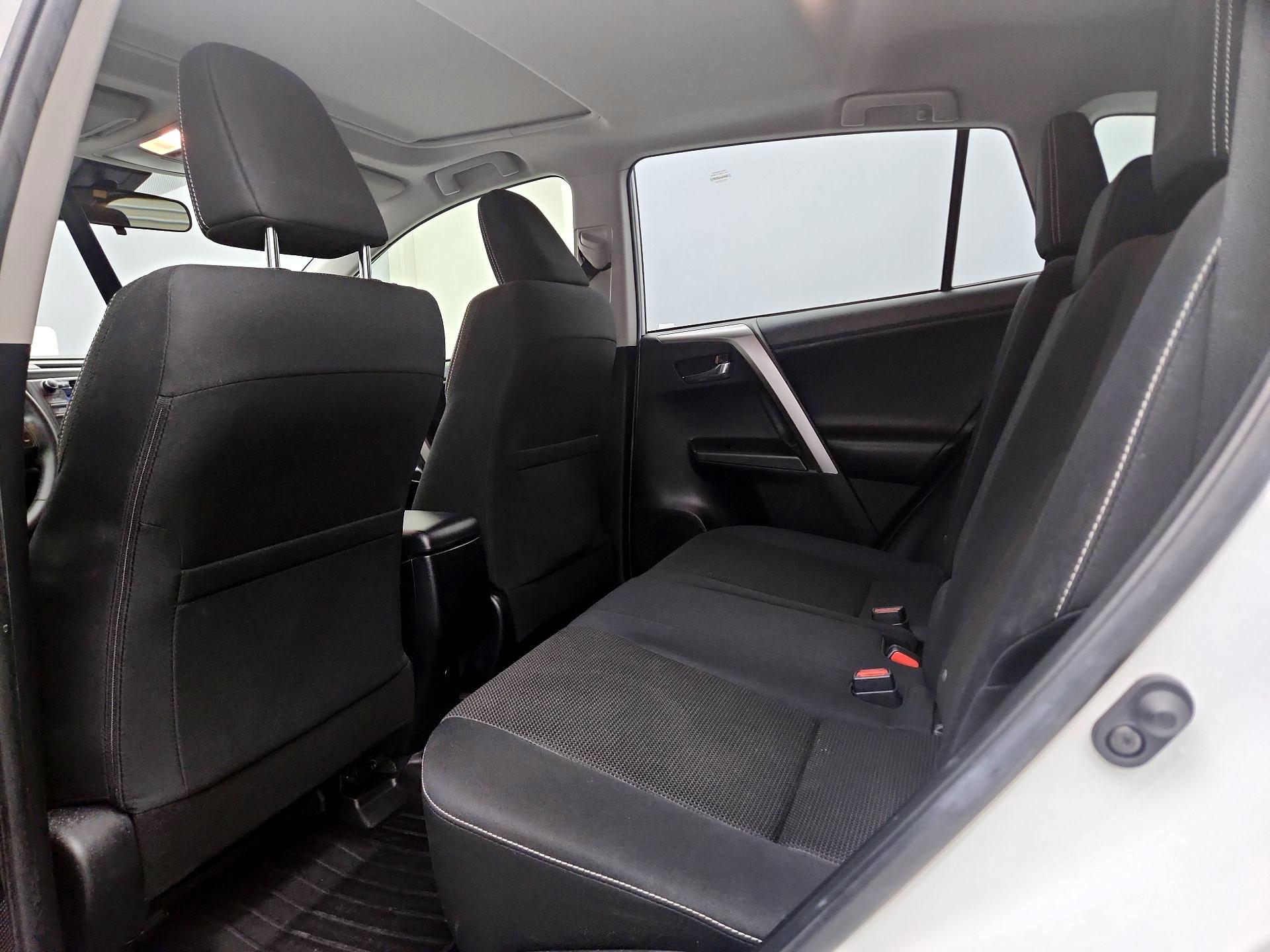 Thumbnail: 2018 Toyota RAV4 - 20