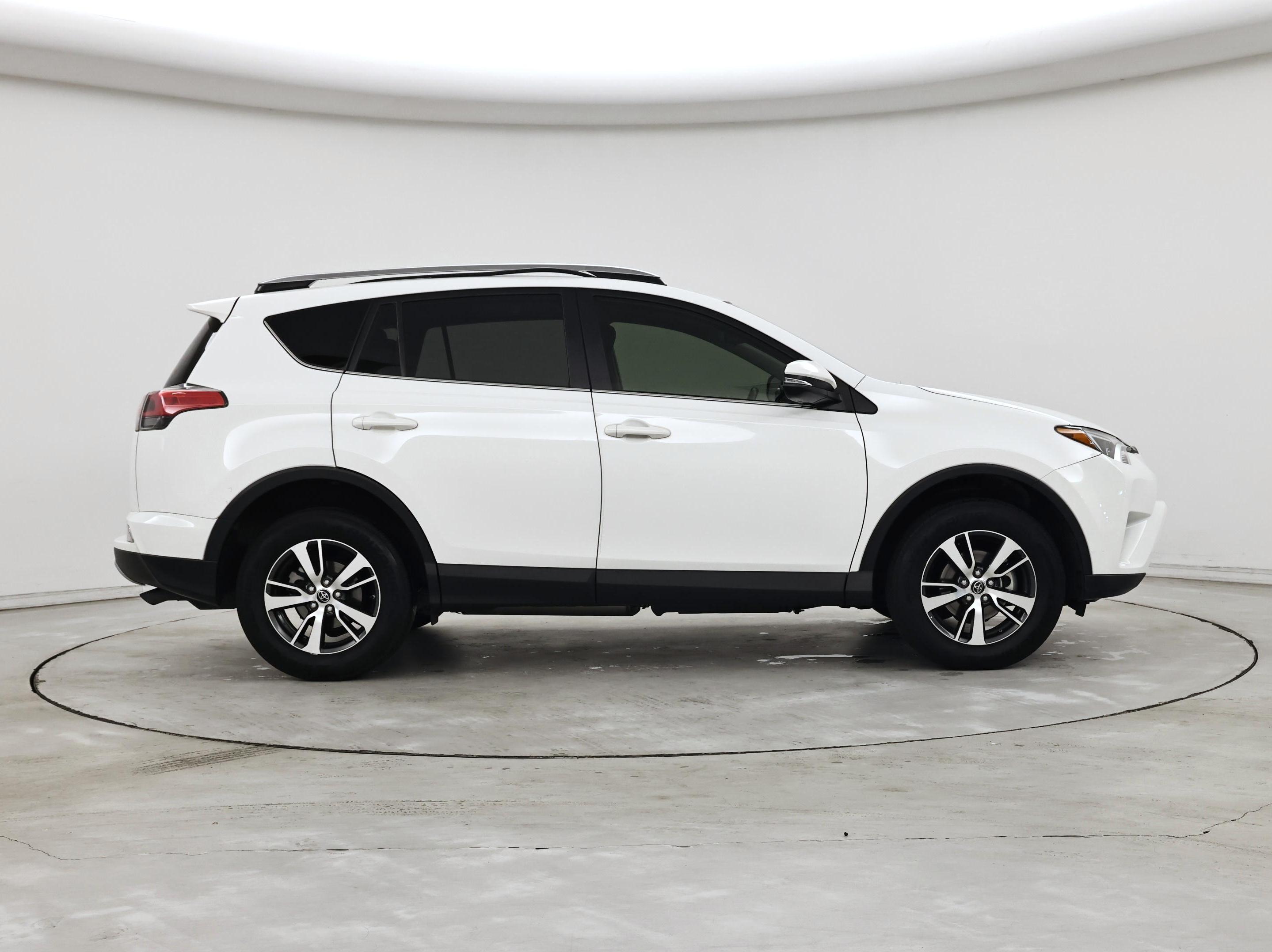 Thumbnail: 2018 Toyota RAV4 - 7