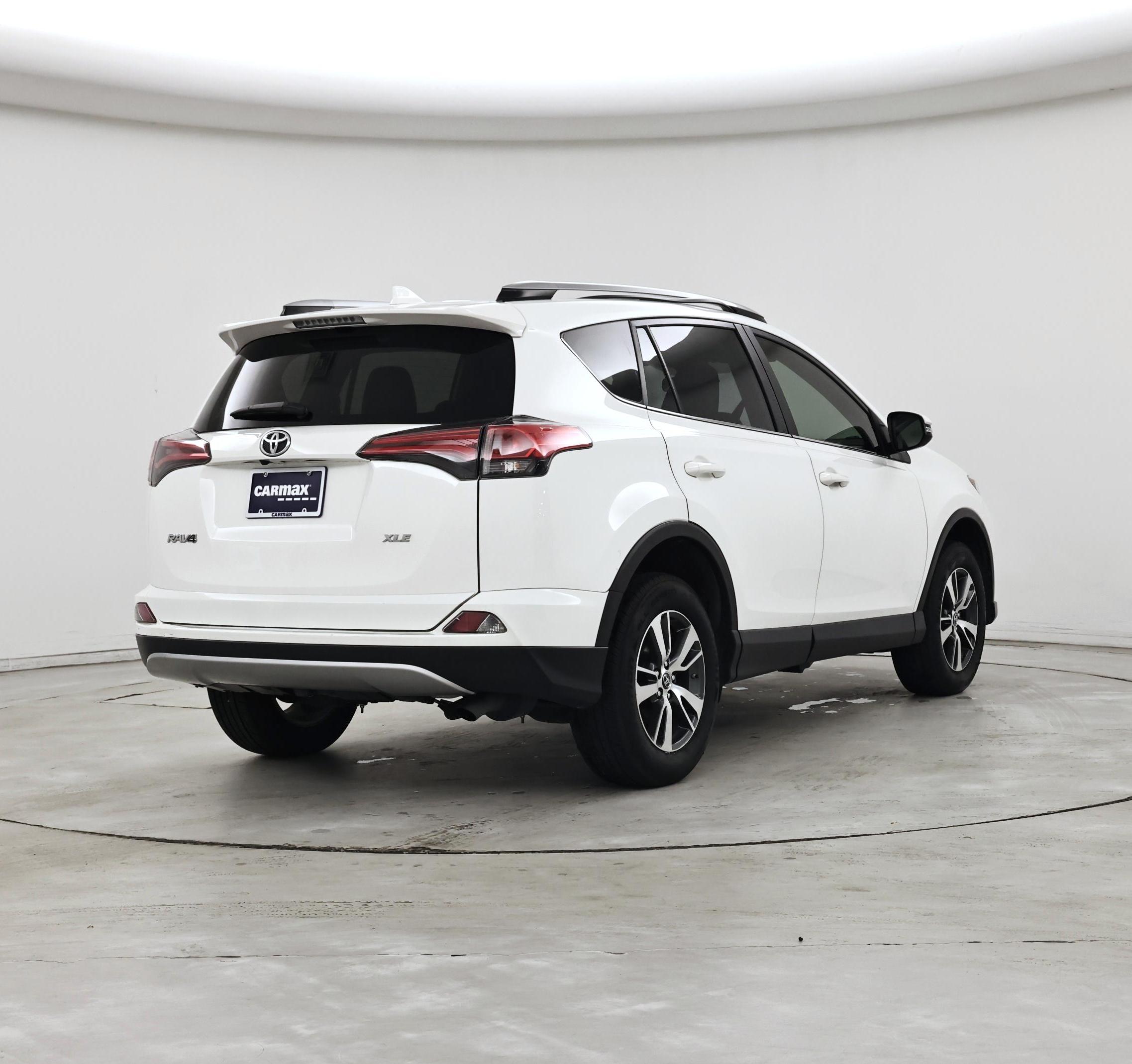 Thumbnail: 2018 Toyota RAV4 - 8